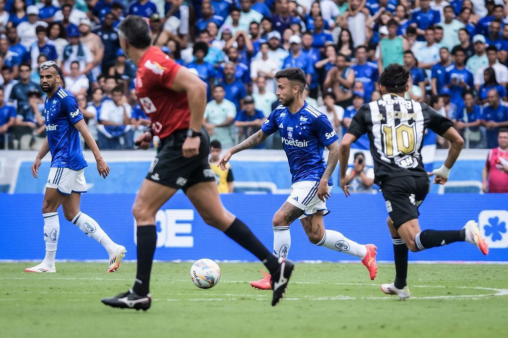 Matheus Henrique, do Cruzeiro, negocia com patrocinadora de Gabigol