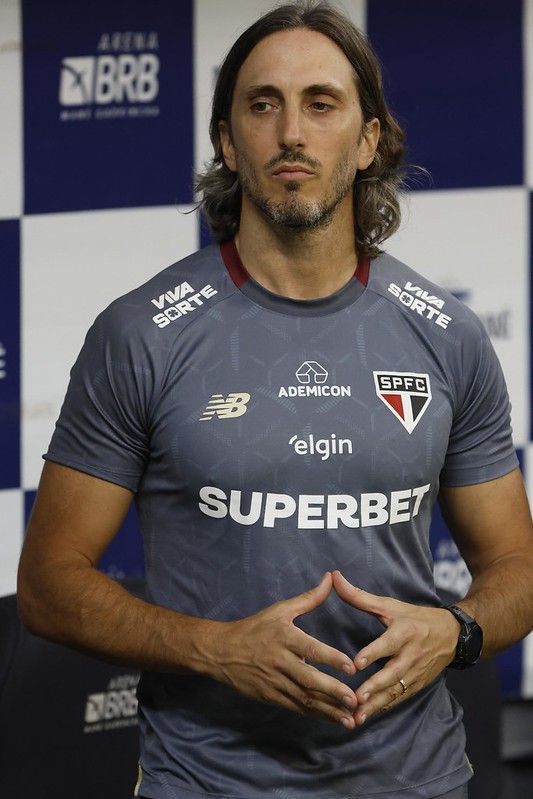 Zubeldía defende atuação do São Paulo em empate com a Inter de Limeira
