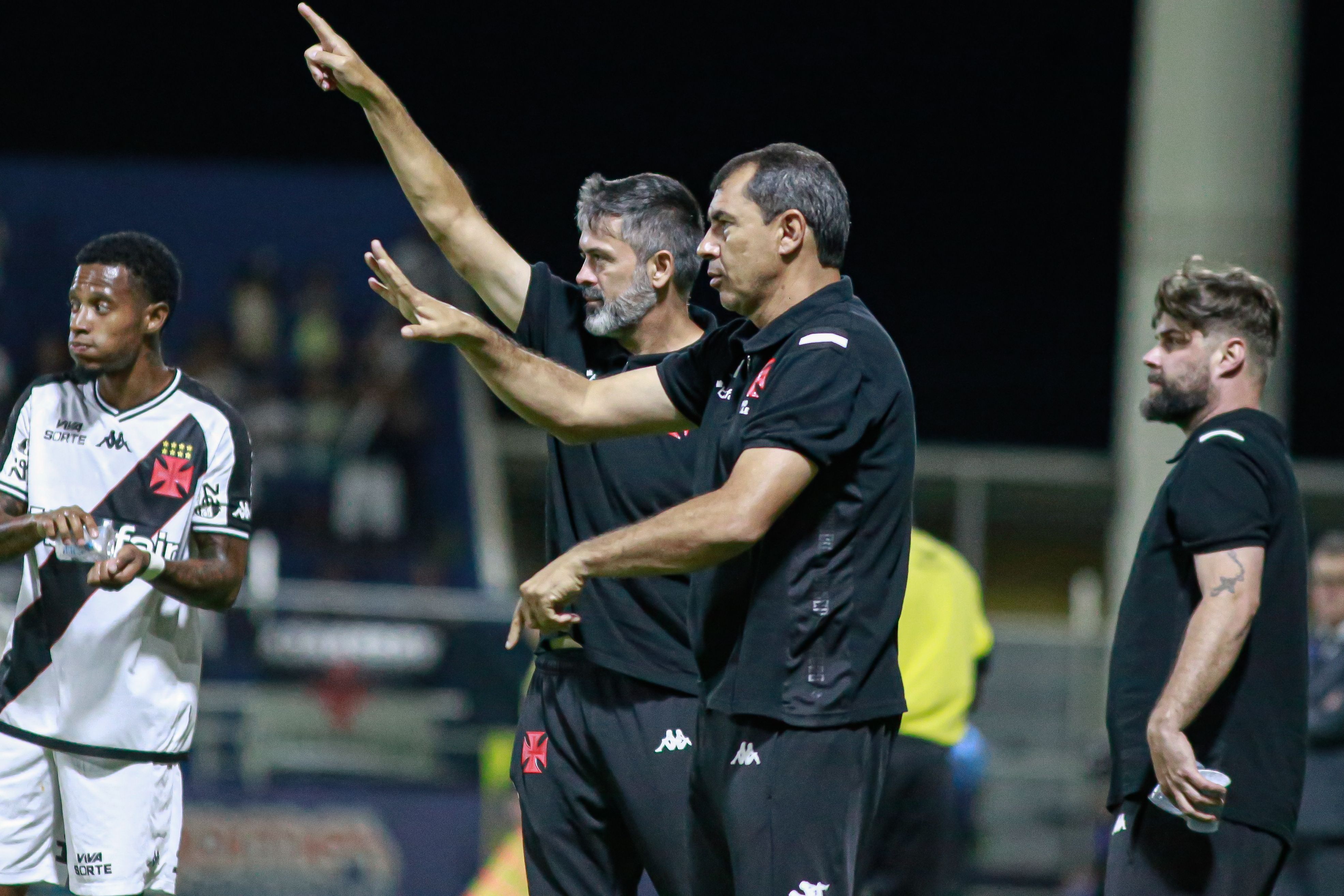 Fábio Carille reage à atuação do Vasco na derrota para o Flamengo