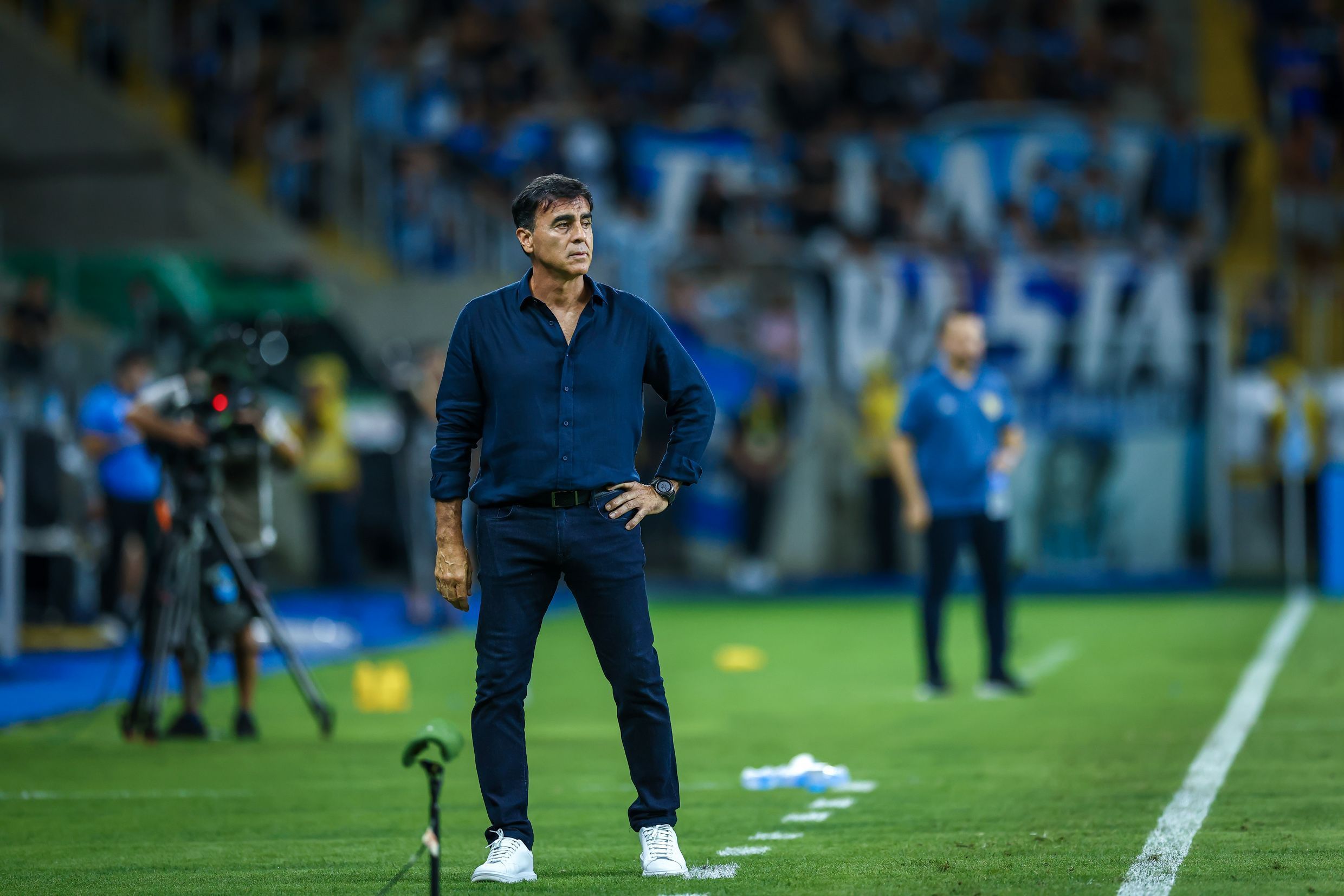 Quinteros faz apelo a direção após goleada do Grêmio: 'Urgente'