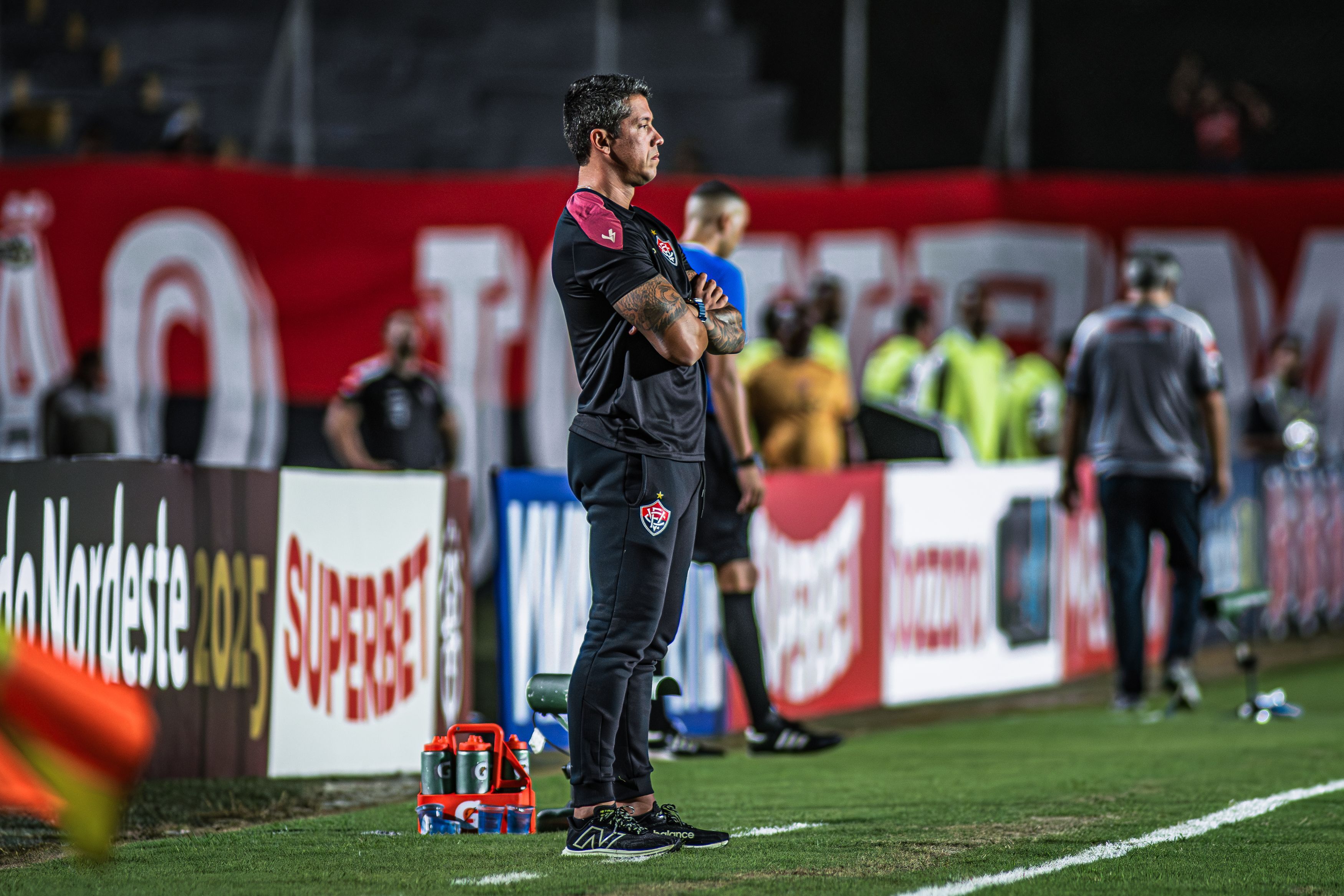 Técnico do Vitória não lamenta saída de Wagner Leonardo: 'Está no passado'