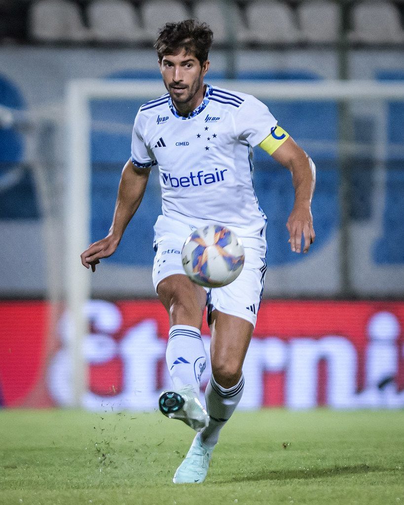 Lucas Silva defende jovem do Cruzeiro após falha contra o Democrata-GV