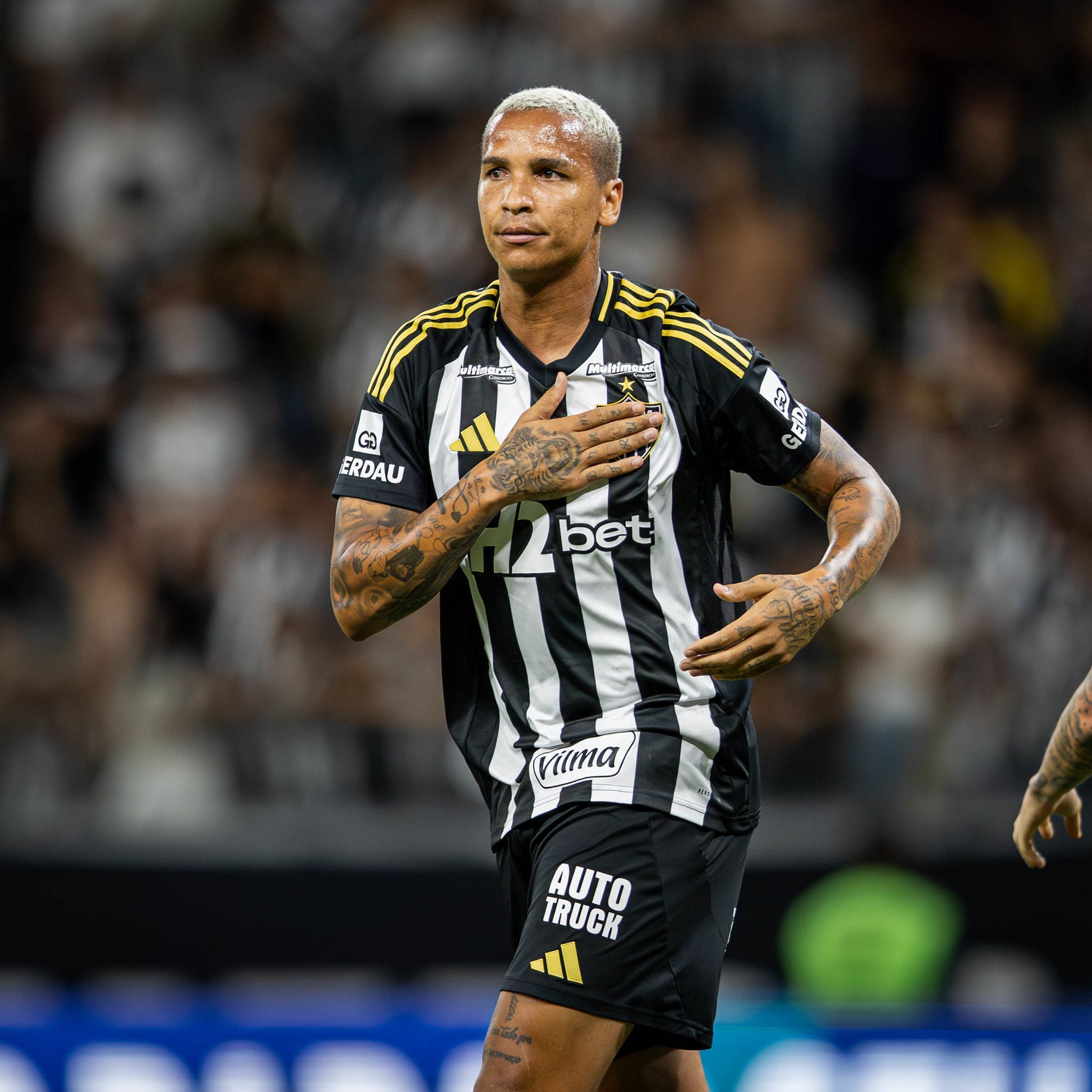 Deyverson, do Atlético, reage a postagem emocionante de Whindersson e manda recado