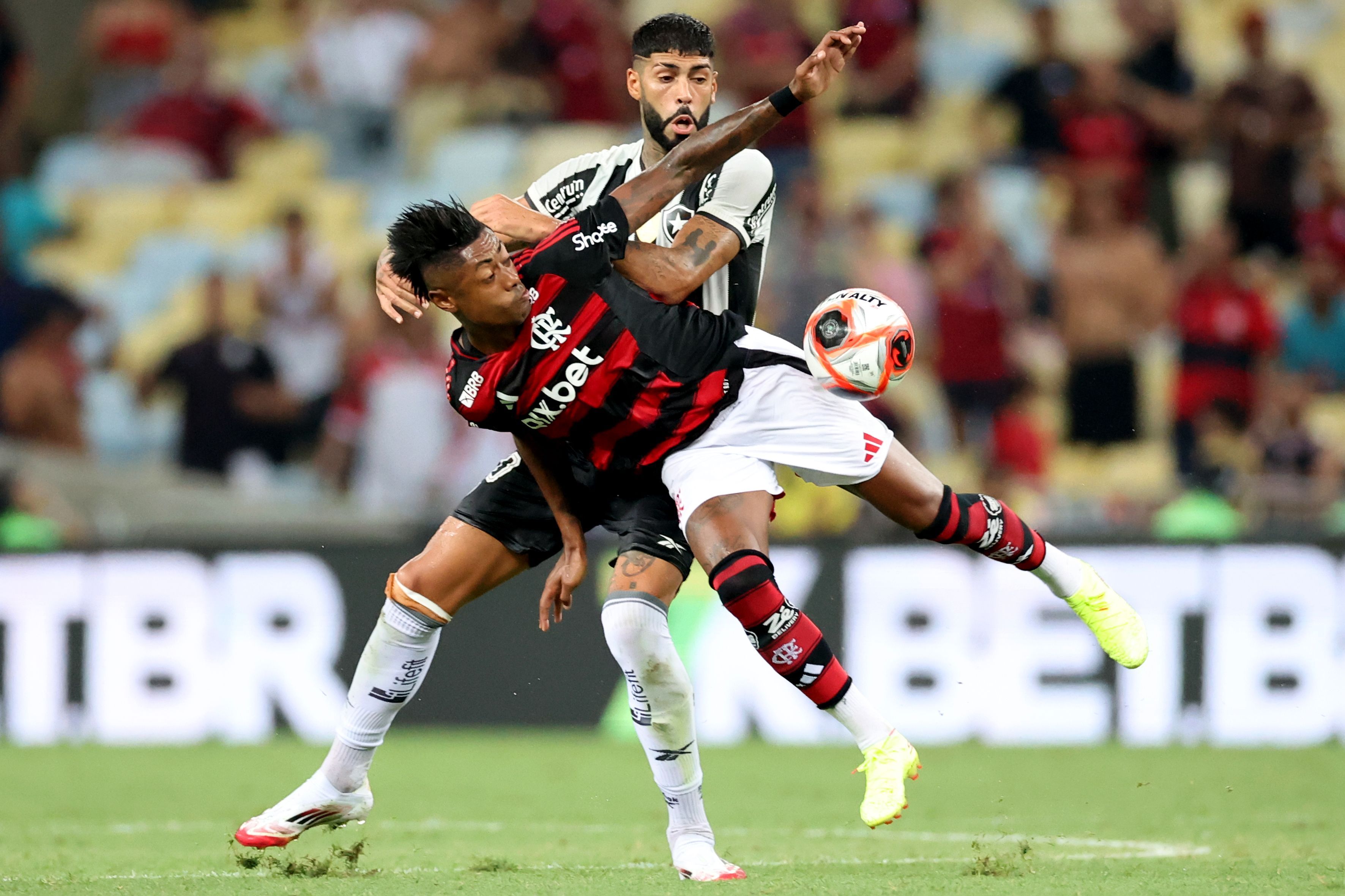 TJD-RJ suspende Alex Telles e Barboza, do Botafogo, e Cleiton, do Flamengo