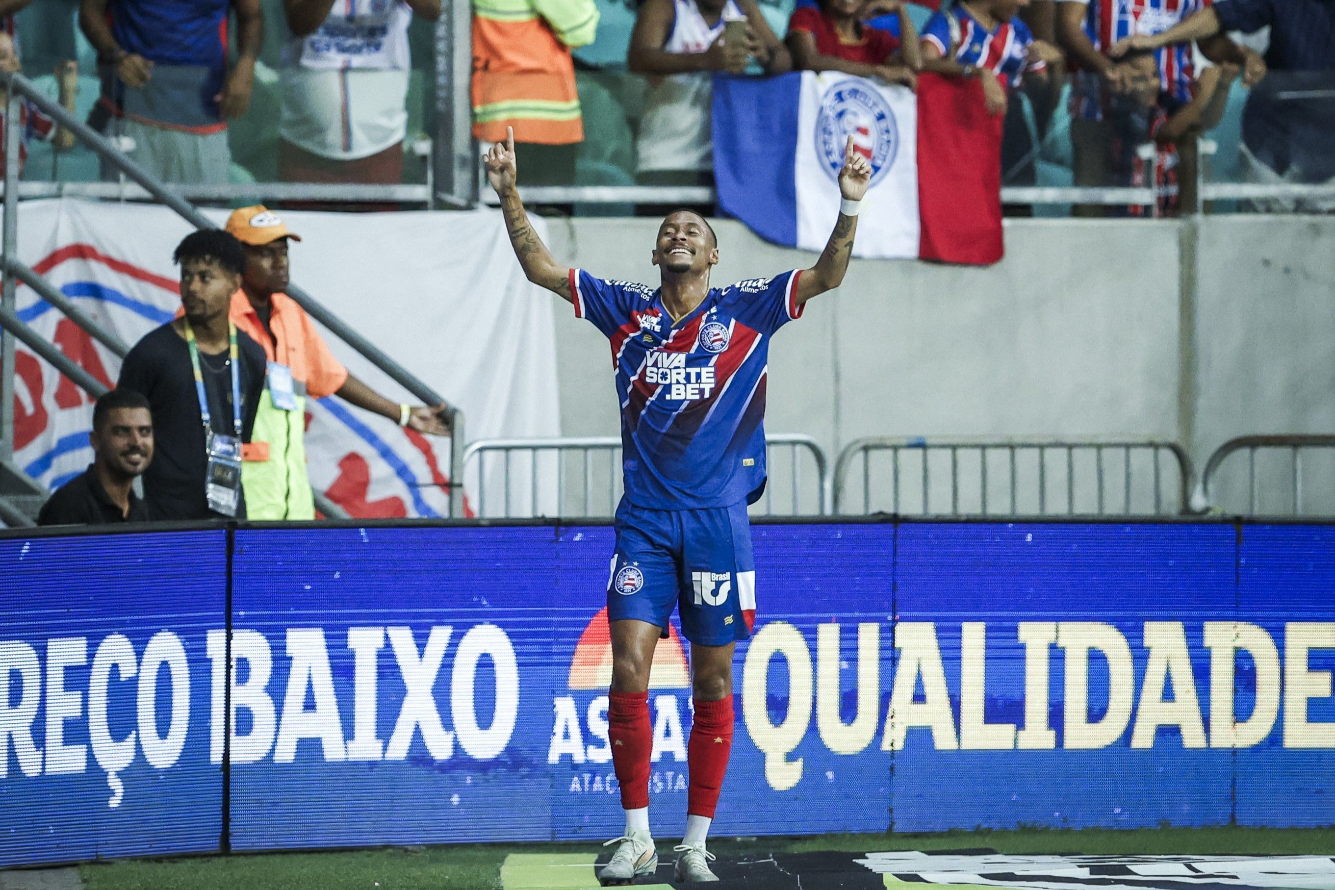 Ex-Atlético completa 100 jogos pelo Bahia com gol em 'semana especial'