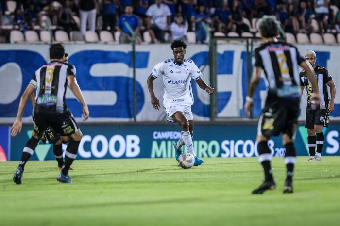 Cruzeiro perdeu para o Democrata-GV, nesta quarta-feira (12), pelo Campeonato Mineiro