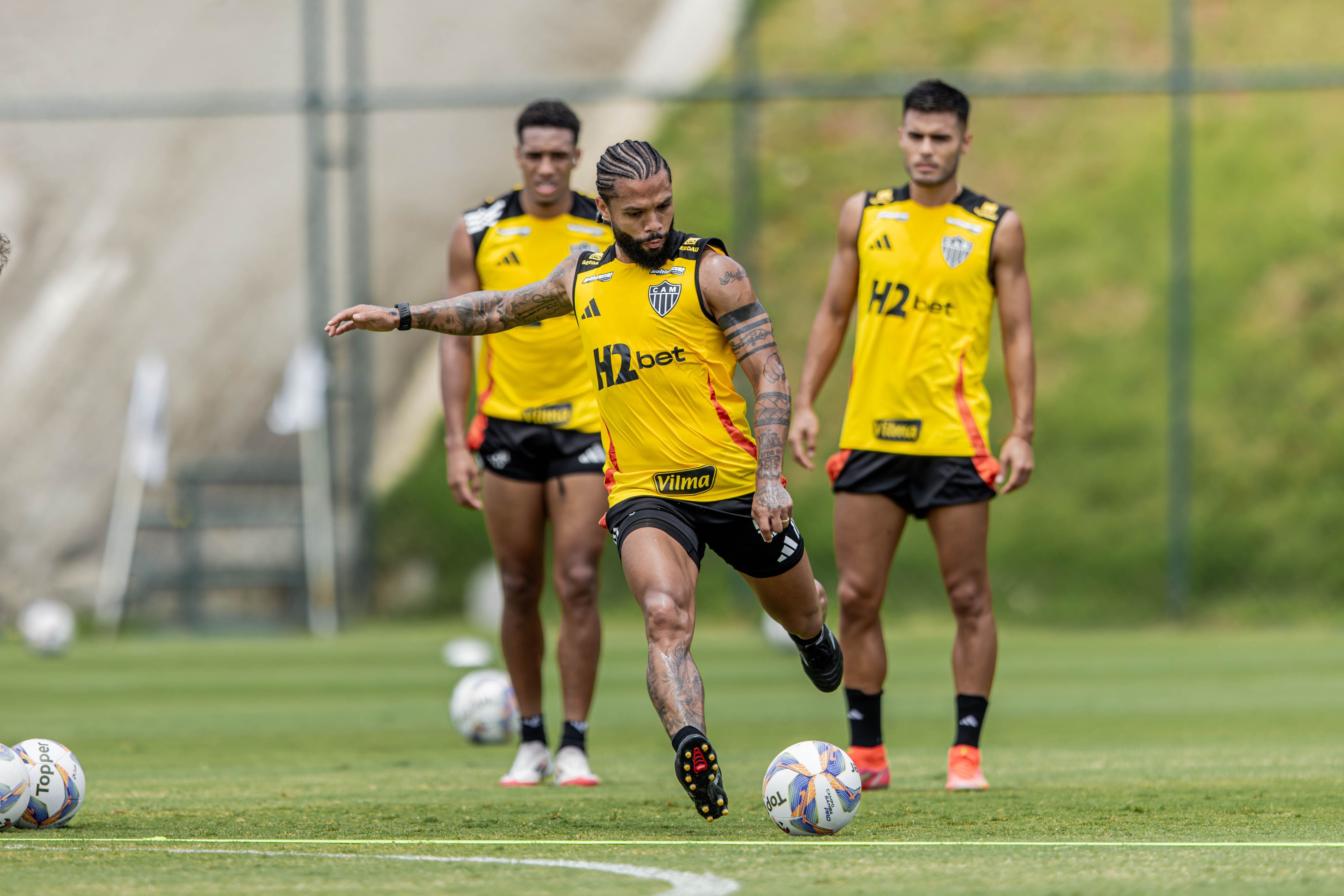 Fluminense se acerta com Atlético e encaminha contratação do volante Otávio