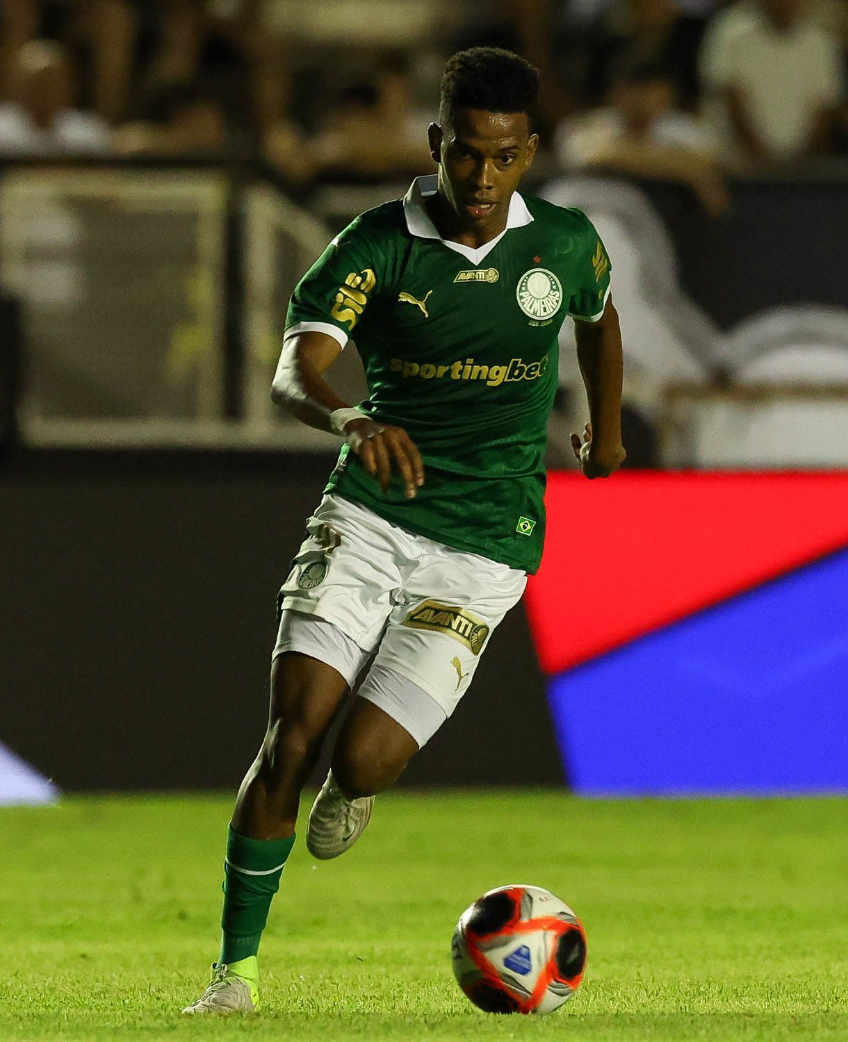 Por que Estêvão ficou na reserva do Palmeiras contra a Inter de Limeira