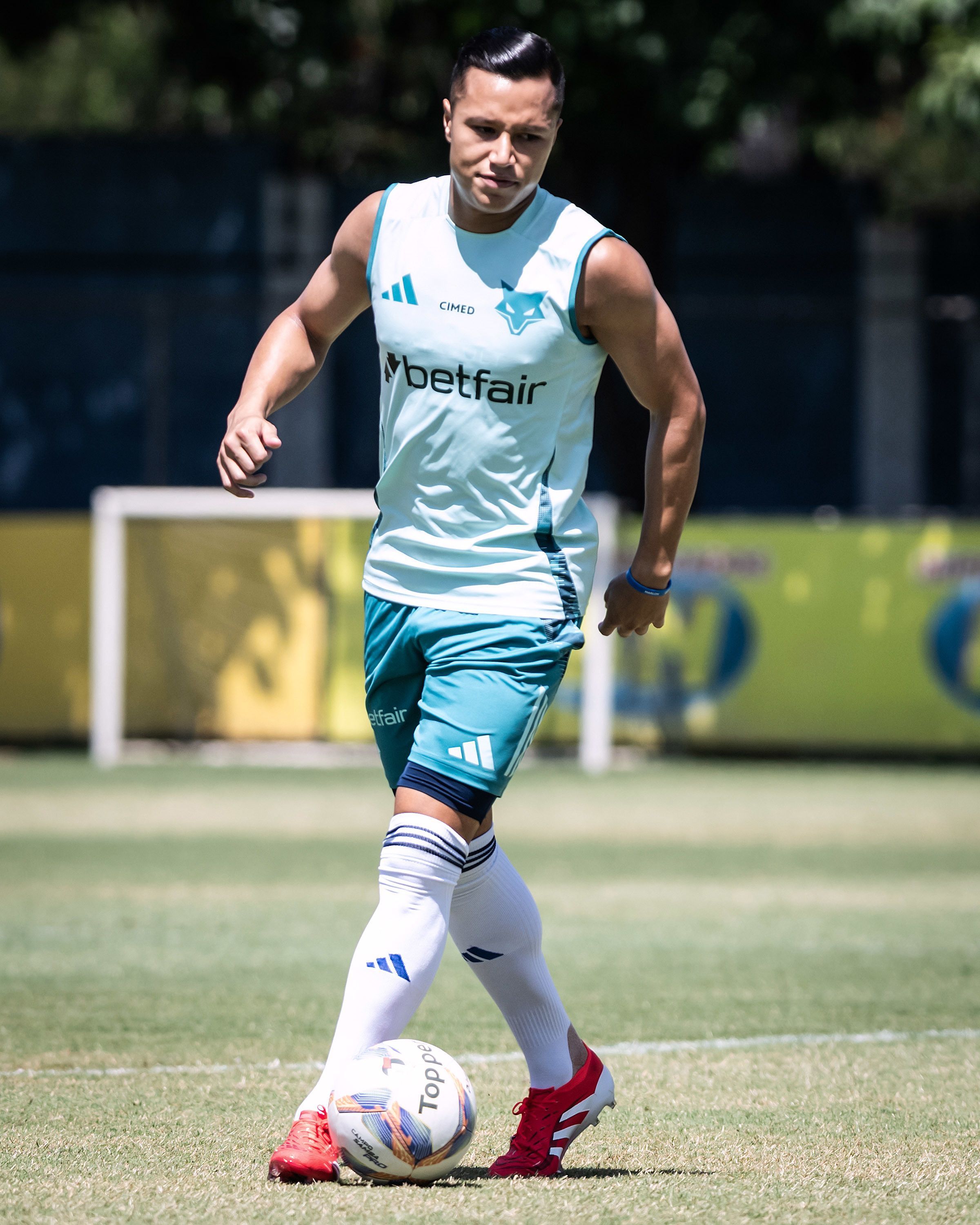 Marlon tem duas propostas e fica perto de deixar o Cruzeiro