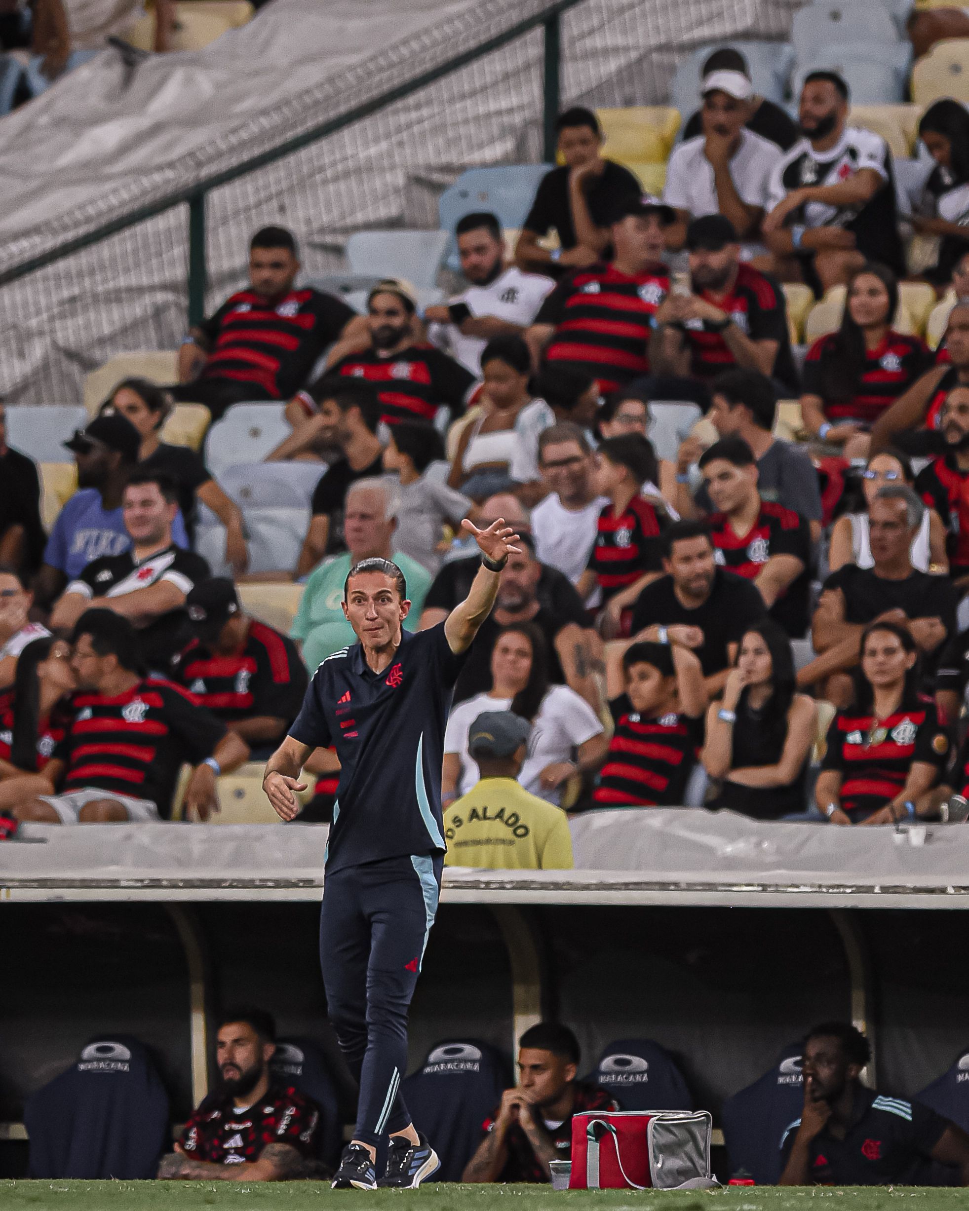 Filipe Luís reprova atitude de Wesley, lateral do Flamengo, em vitória sobre o Vasco