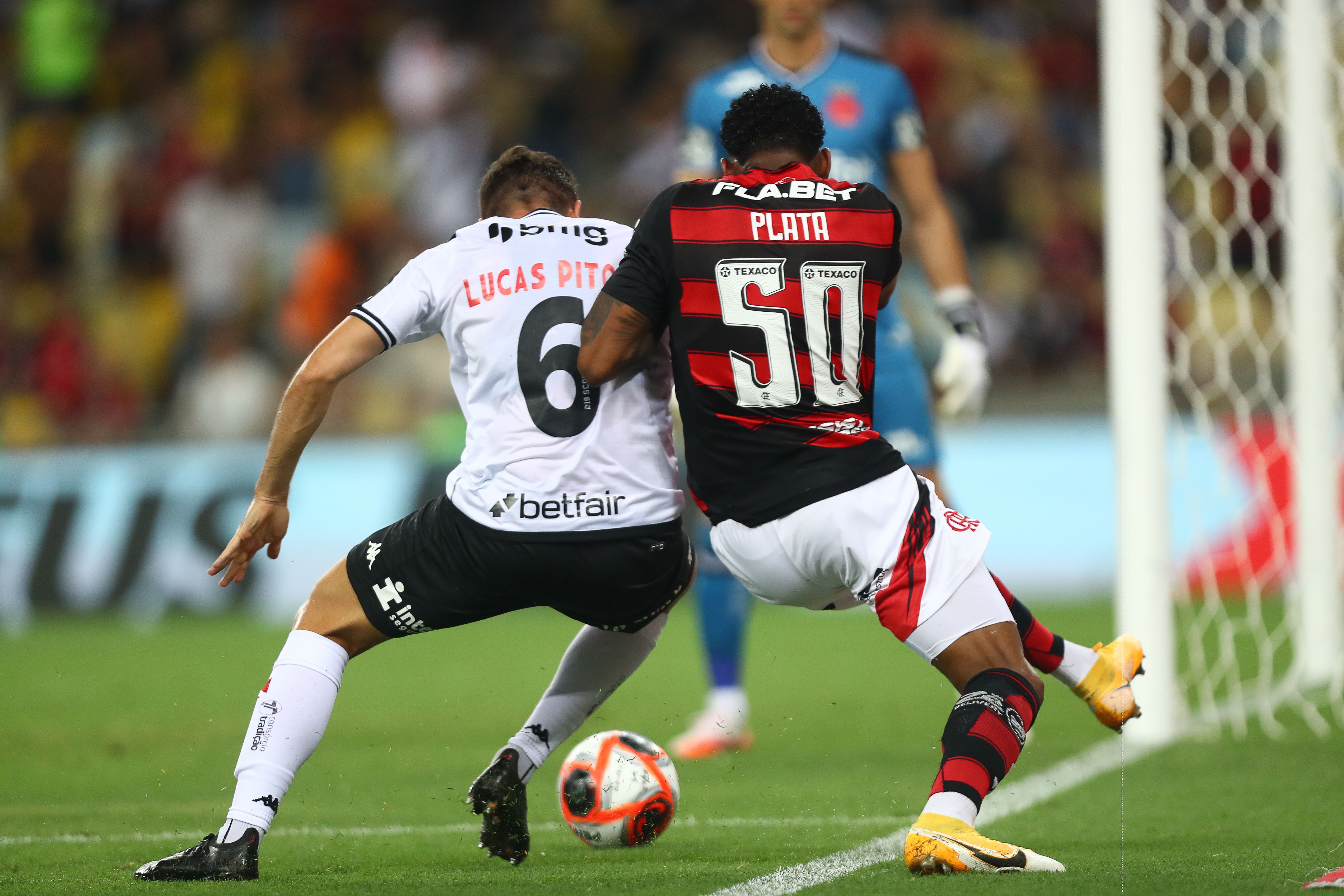 Flamengo e Vasco decidem primeiro finalista do Carioca no Maracanã