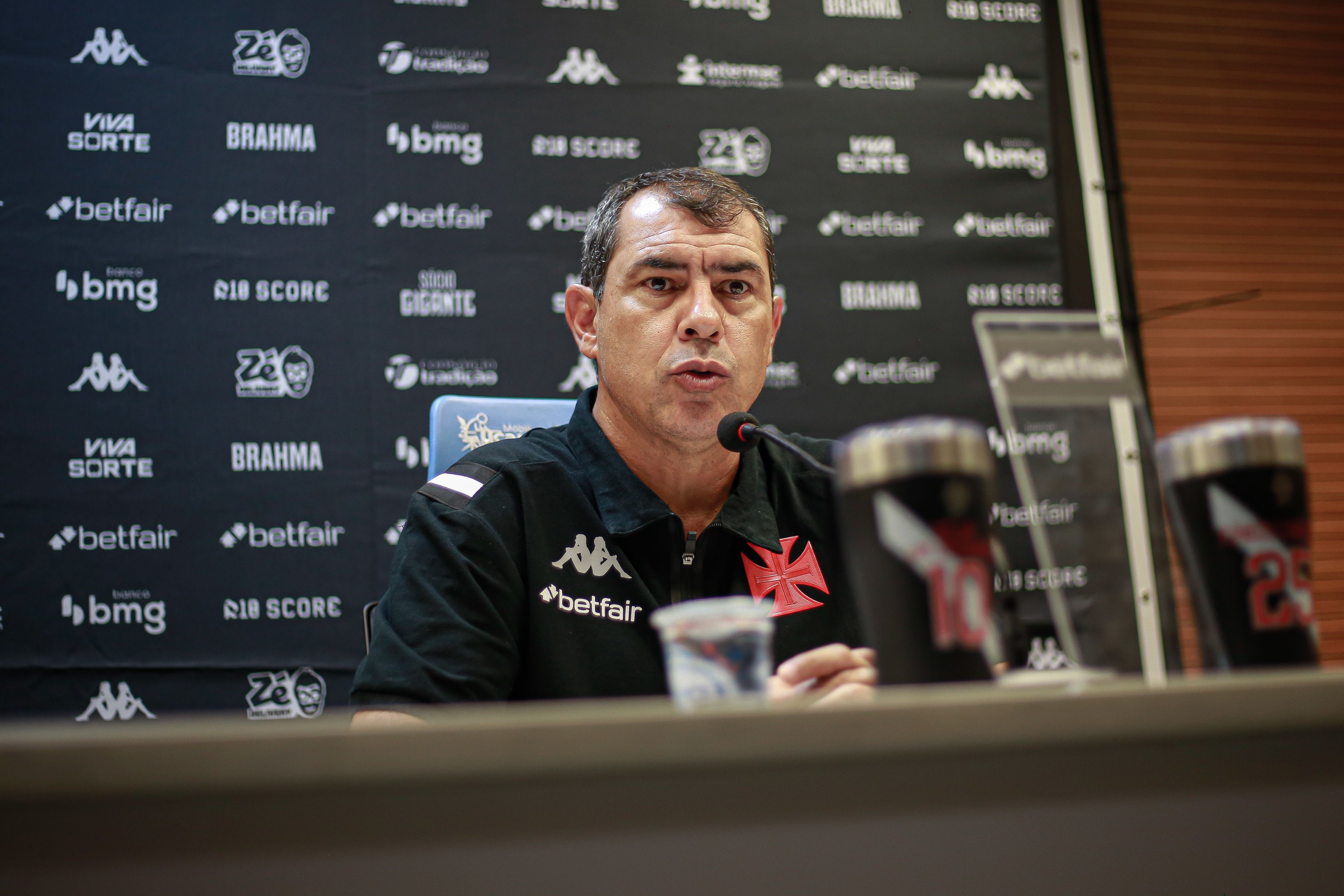Carille celebra vaga na Copa do Brasil e fim da série sem vitórias pelo Vasco