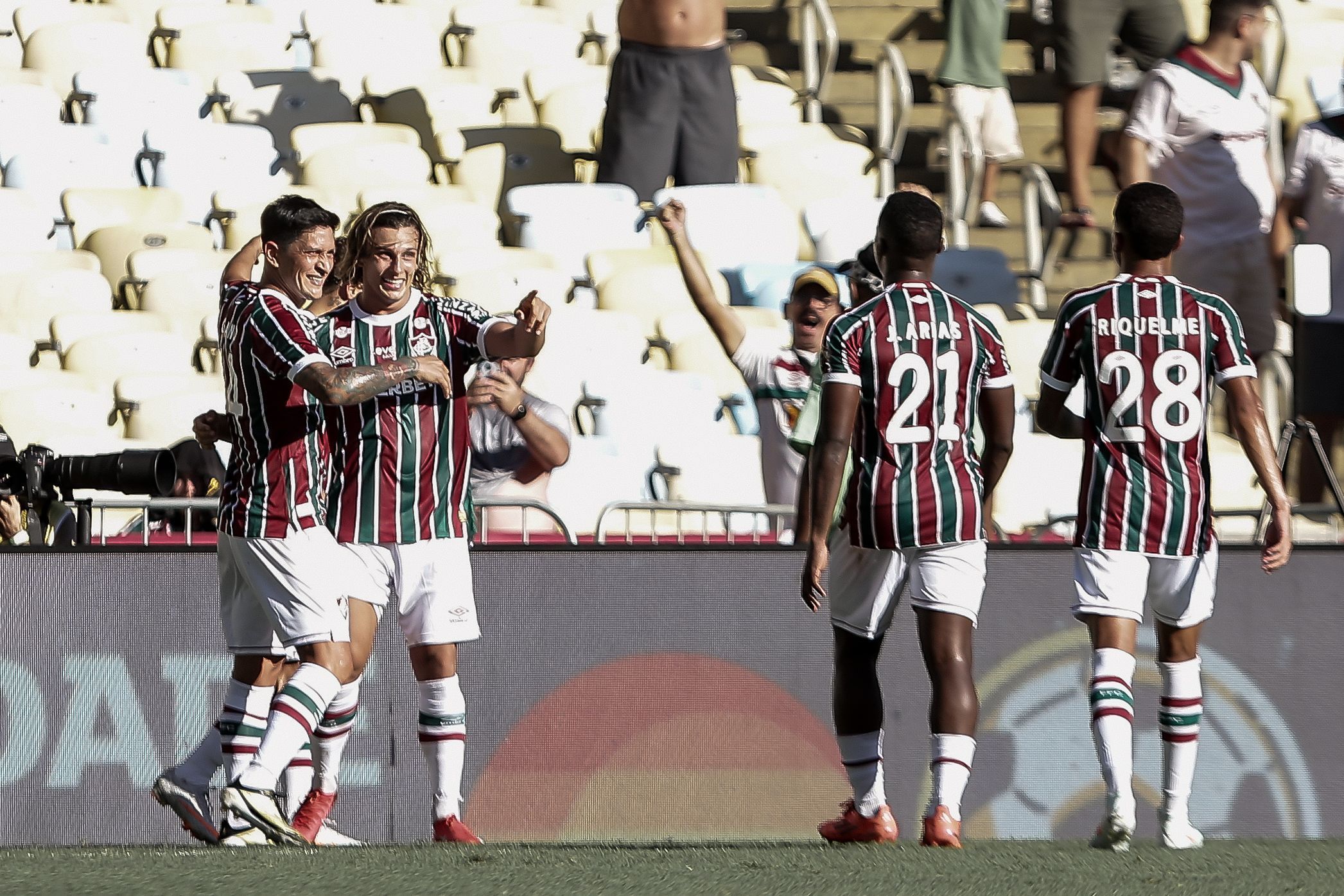 Fluminense vence o Nova Iguaçu e mantém a esperança de classificação no Carioca