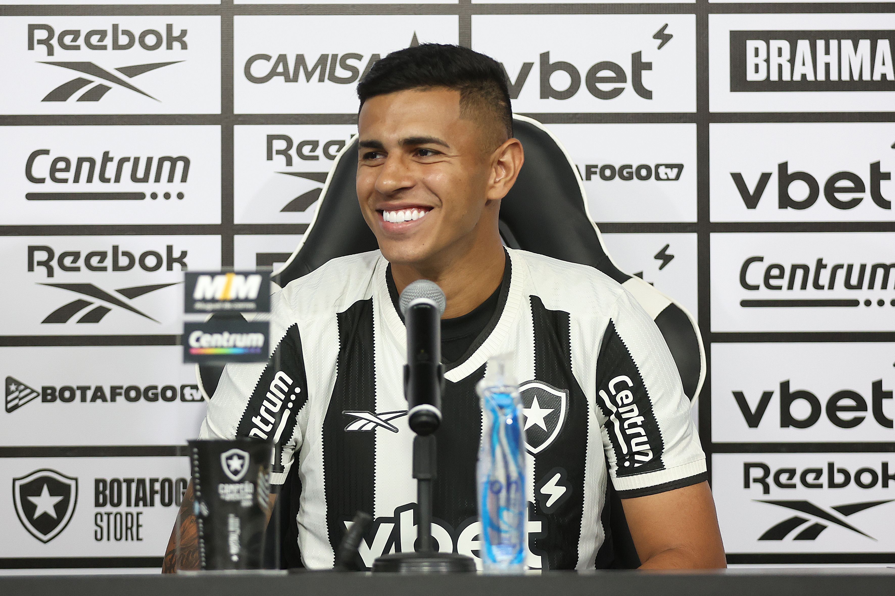 Reforço revela ligação para diretor do Botafogo: 'Não esquece de mim, não'