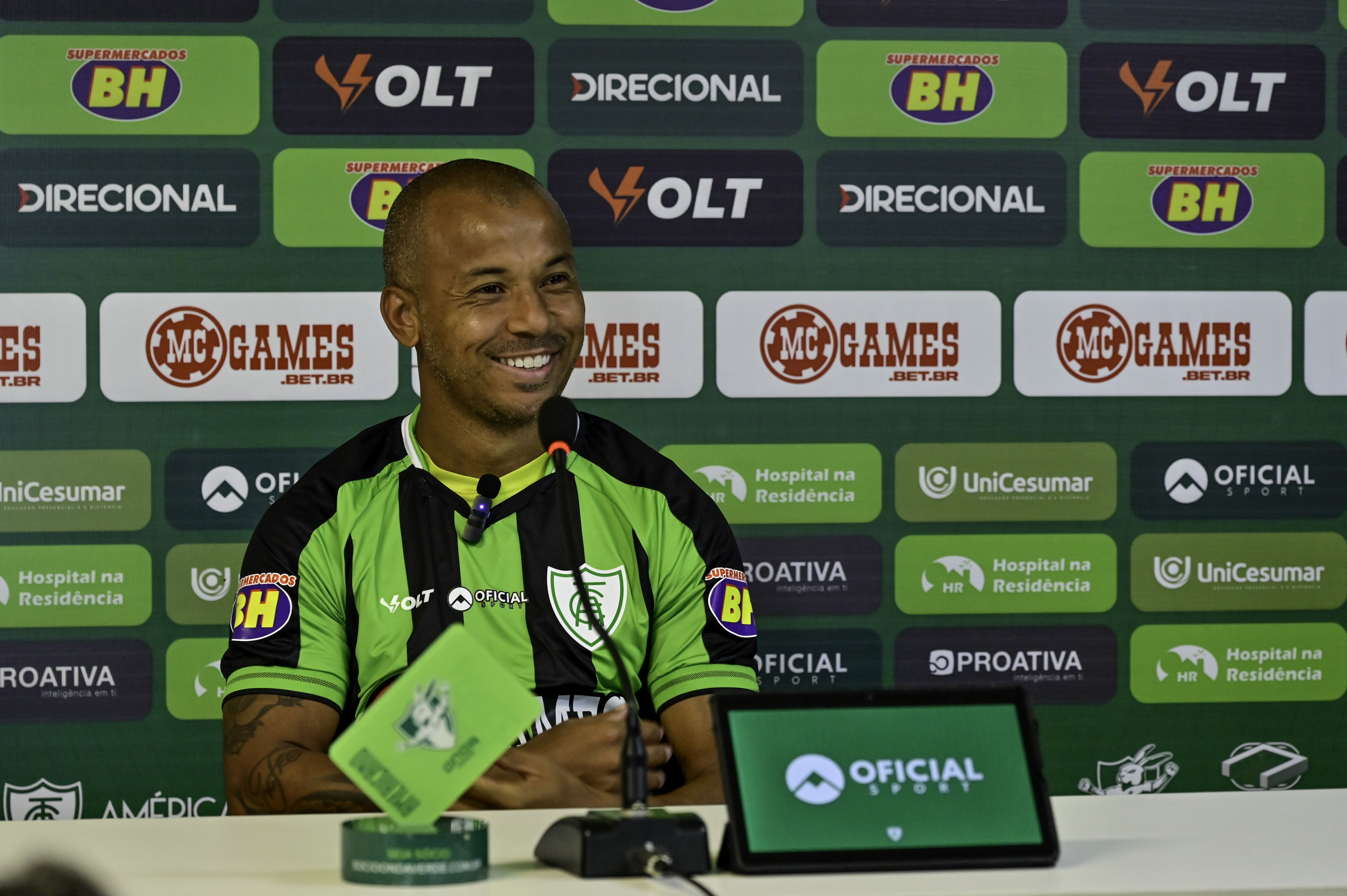 Mariano detalha acerto com o América e projeta condicionamento físico para 2025