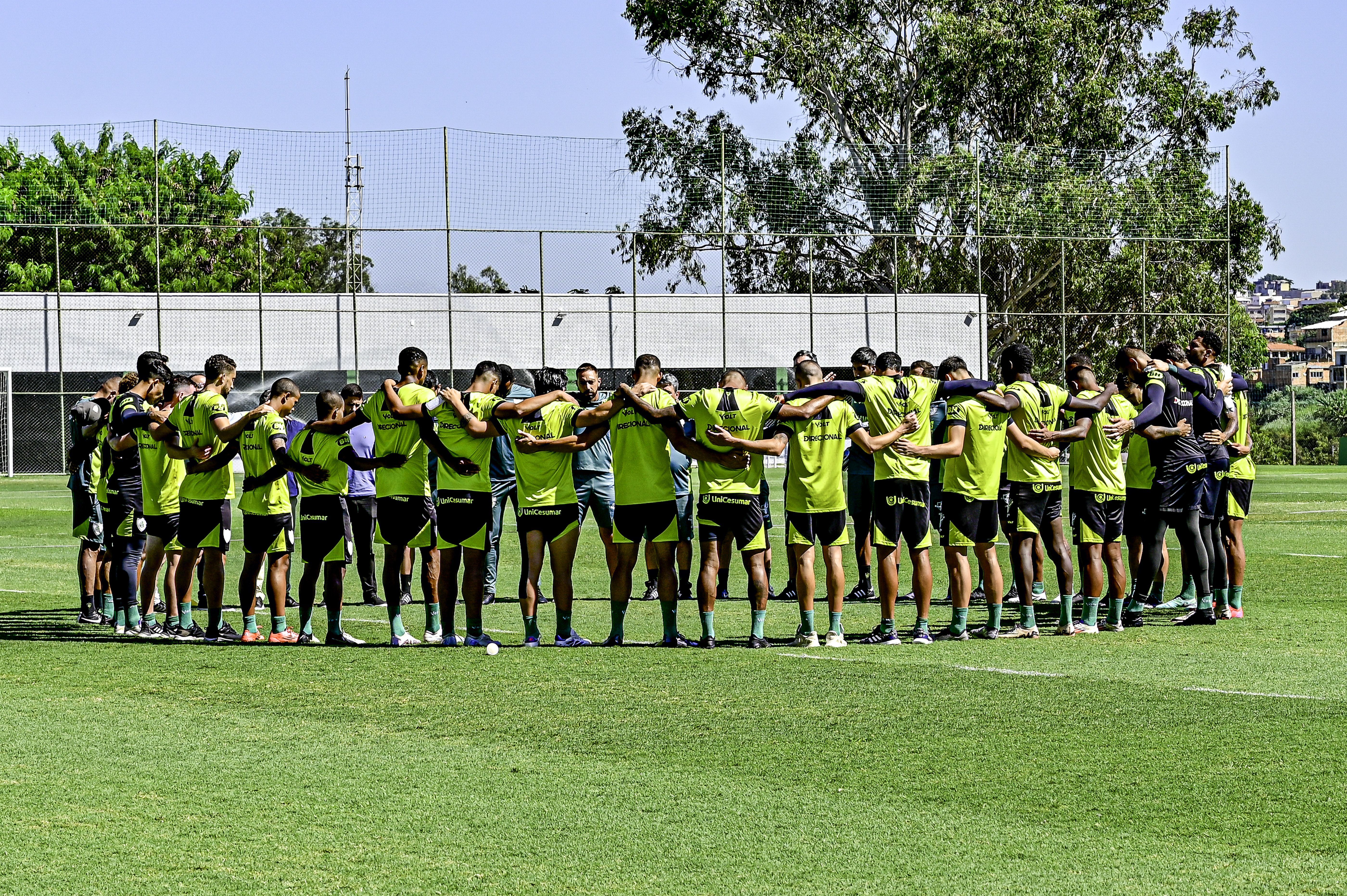 Jogador recém-contratado pelo América sofre grave lesão e perderá temporada