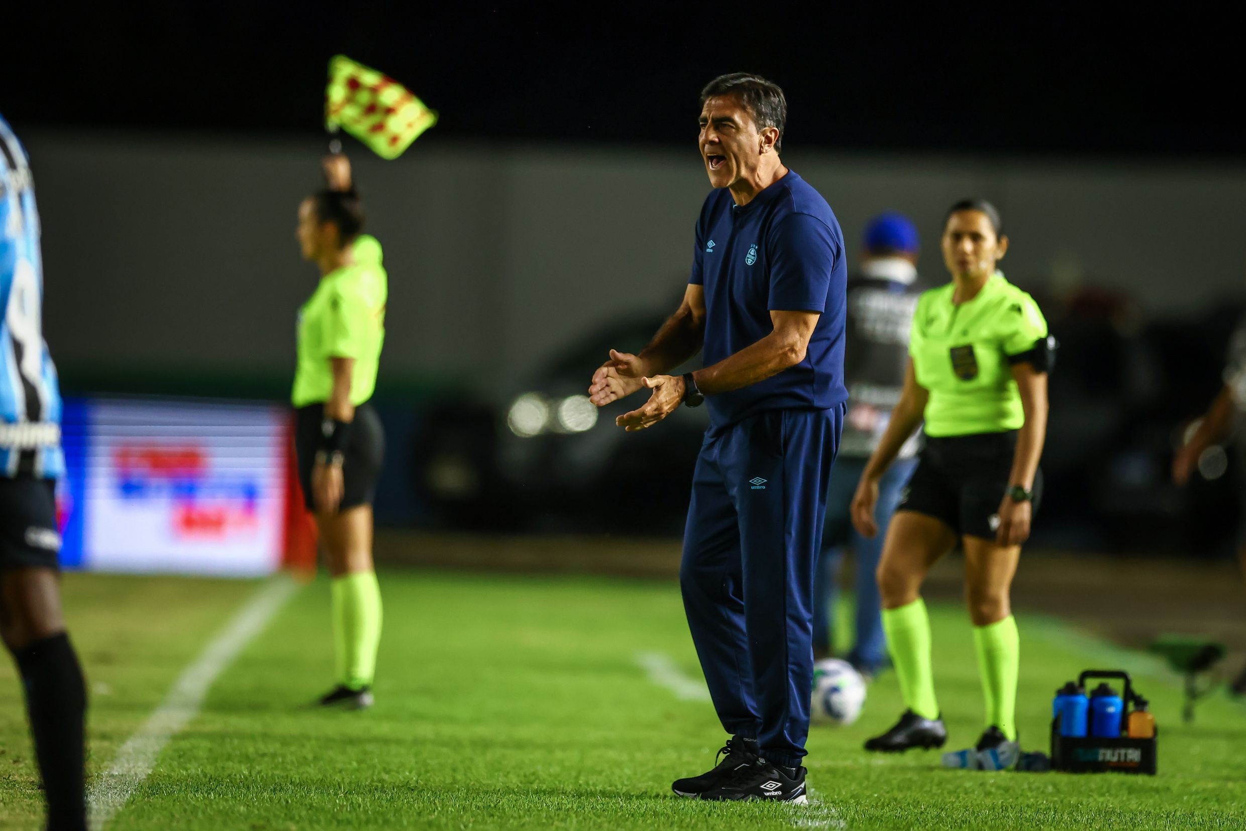 Quinteros admite erros do Grêmio após classificação na Copa do Brasil