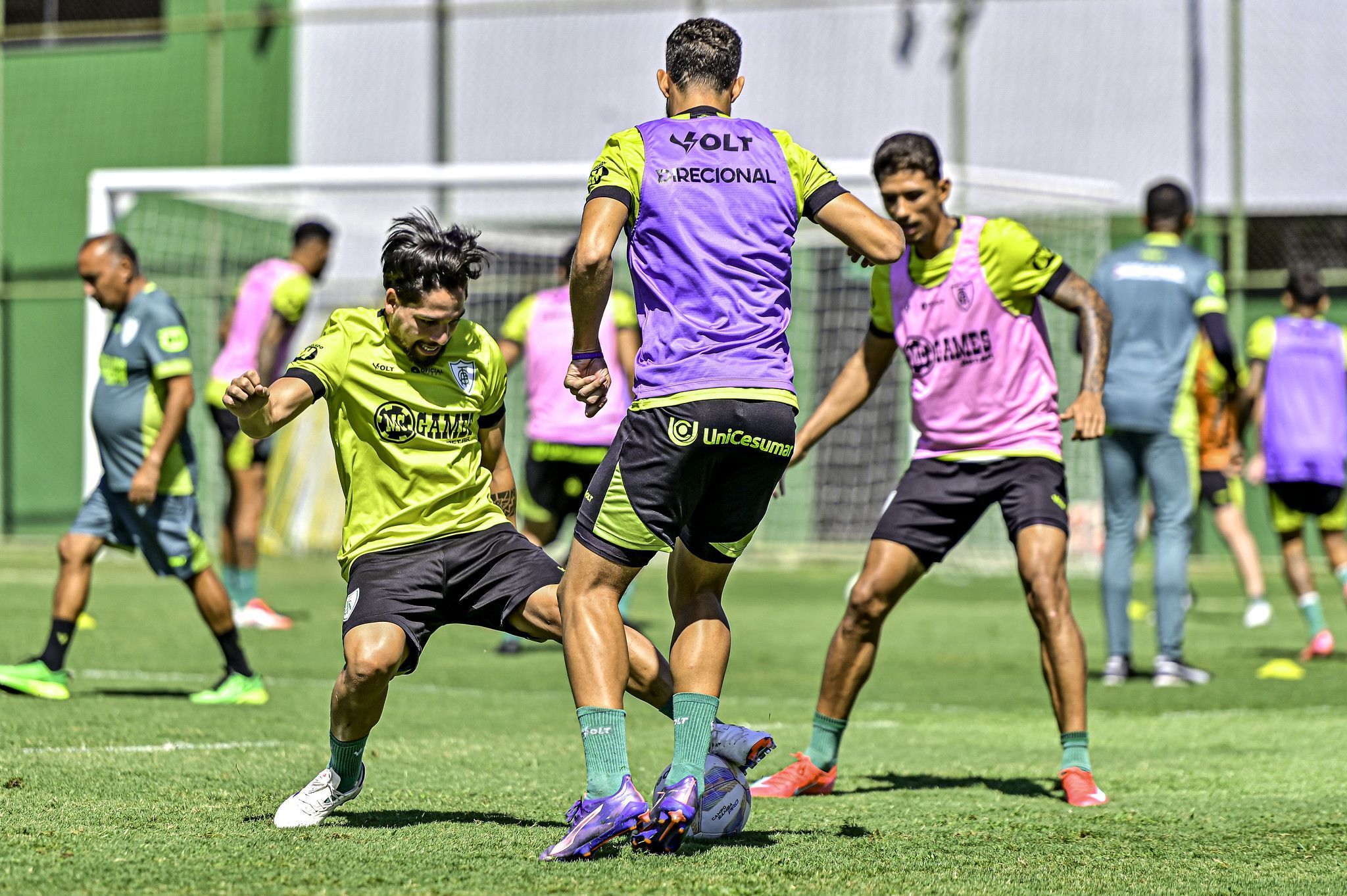 Treinador português chama jogador do América de 'vagabundo'; saiba motivo