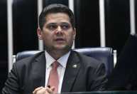 Alcolumbre promete reunião para definir futuro da PEC da escala 6x1 no Senado