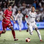 Transmissão flagra nova reclamação de Neymar sobre bola do Paulistão