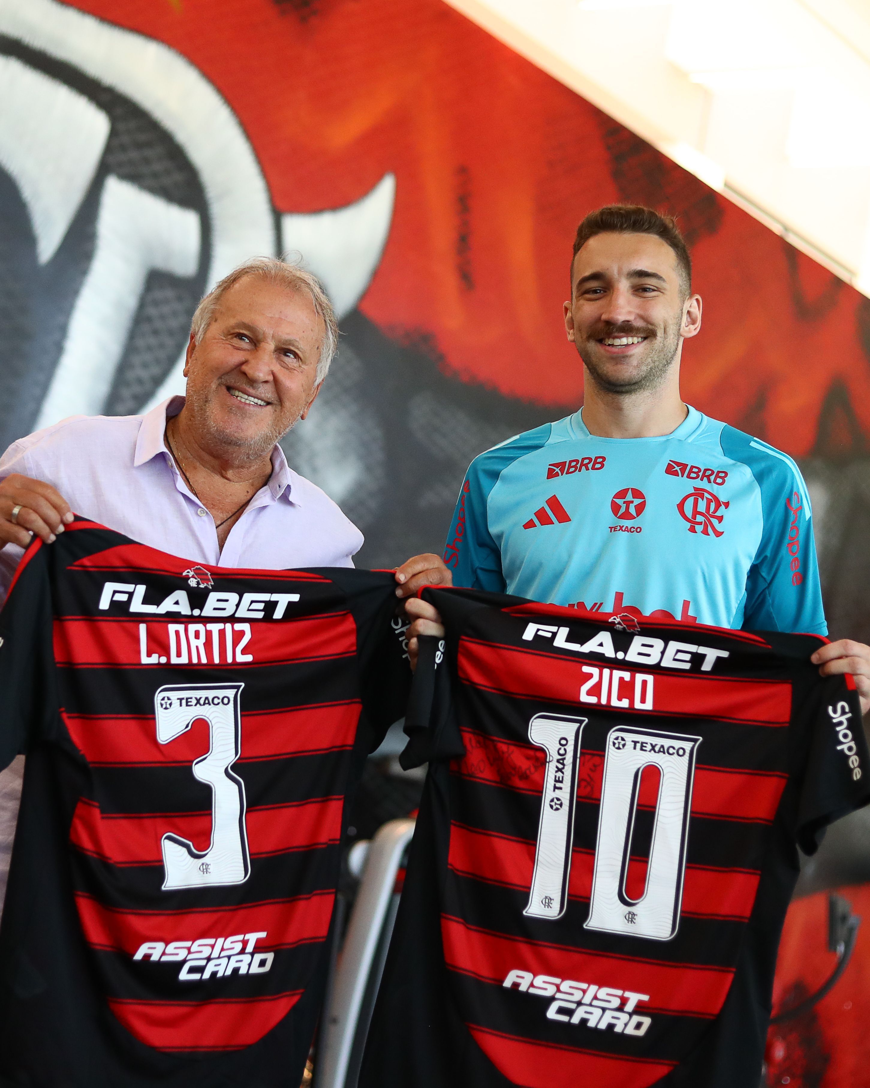 Zico invade coletiva e surpreende zagueiro do Flamengo: 'Conto como título'