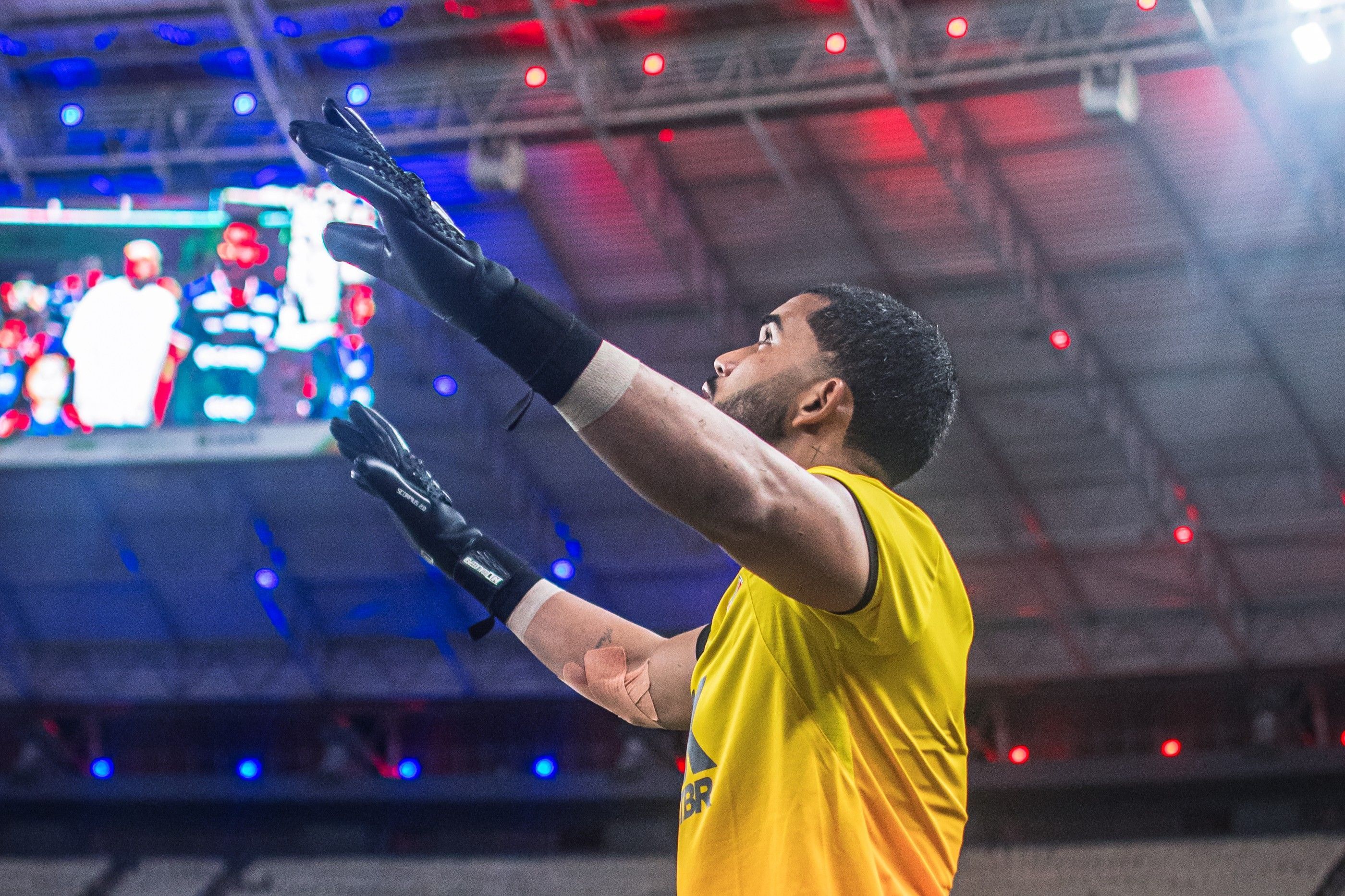 Lucas Arcanjo atinge marca histórica no Vitória e lembra de goleiro do Bahia