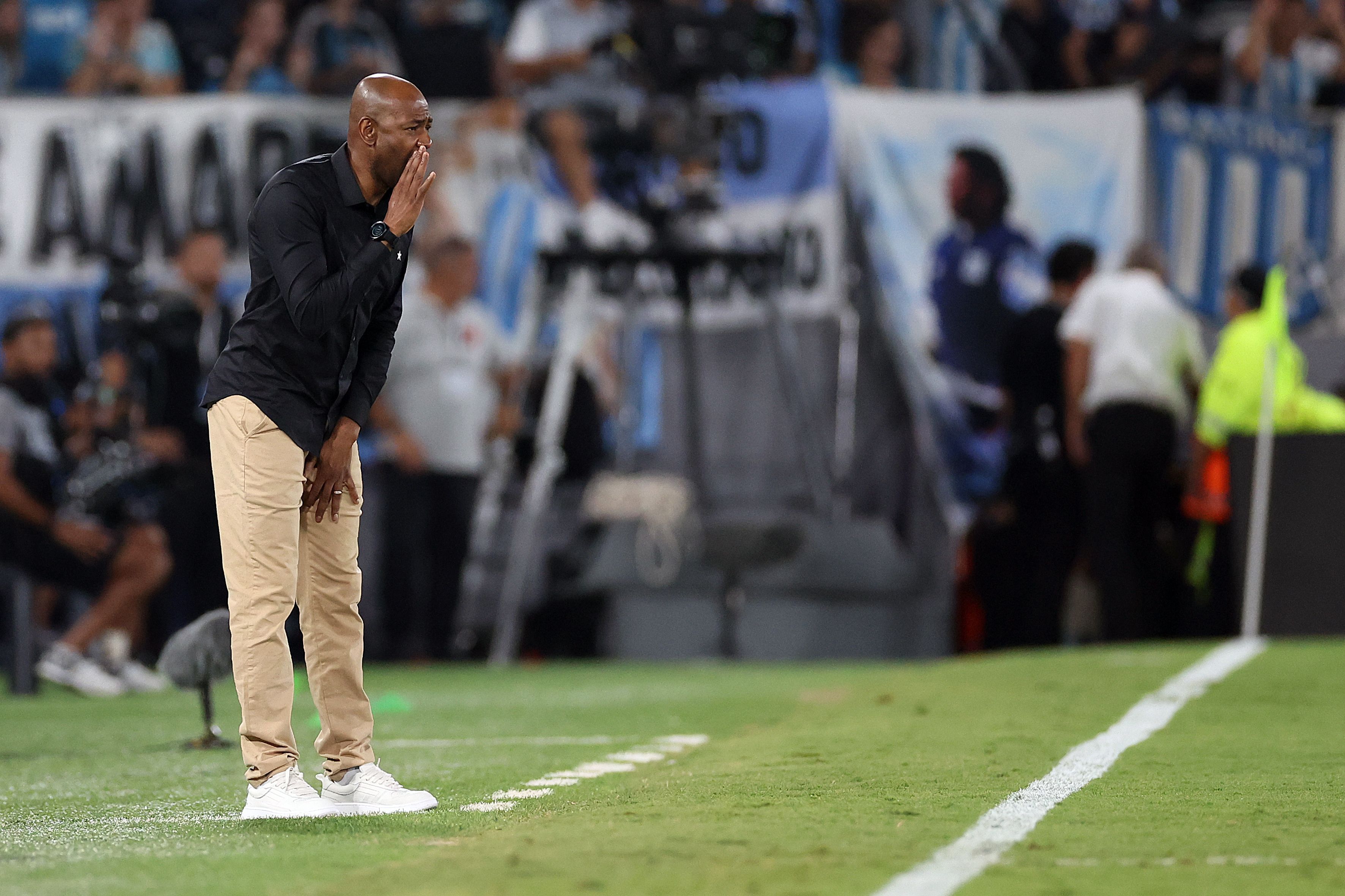Caçapa contesta pênalti e confia em virada do Botafogo na Recopa: 'Nós queremos'