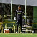 Entenda a gravidade das ofensas contra Matheus Mendes, goleiro do América