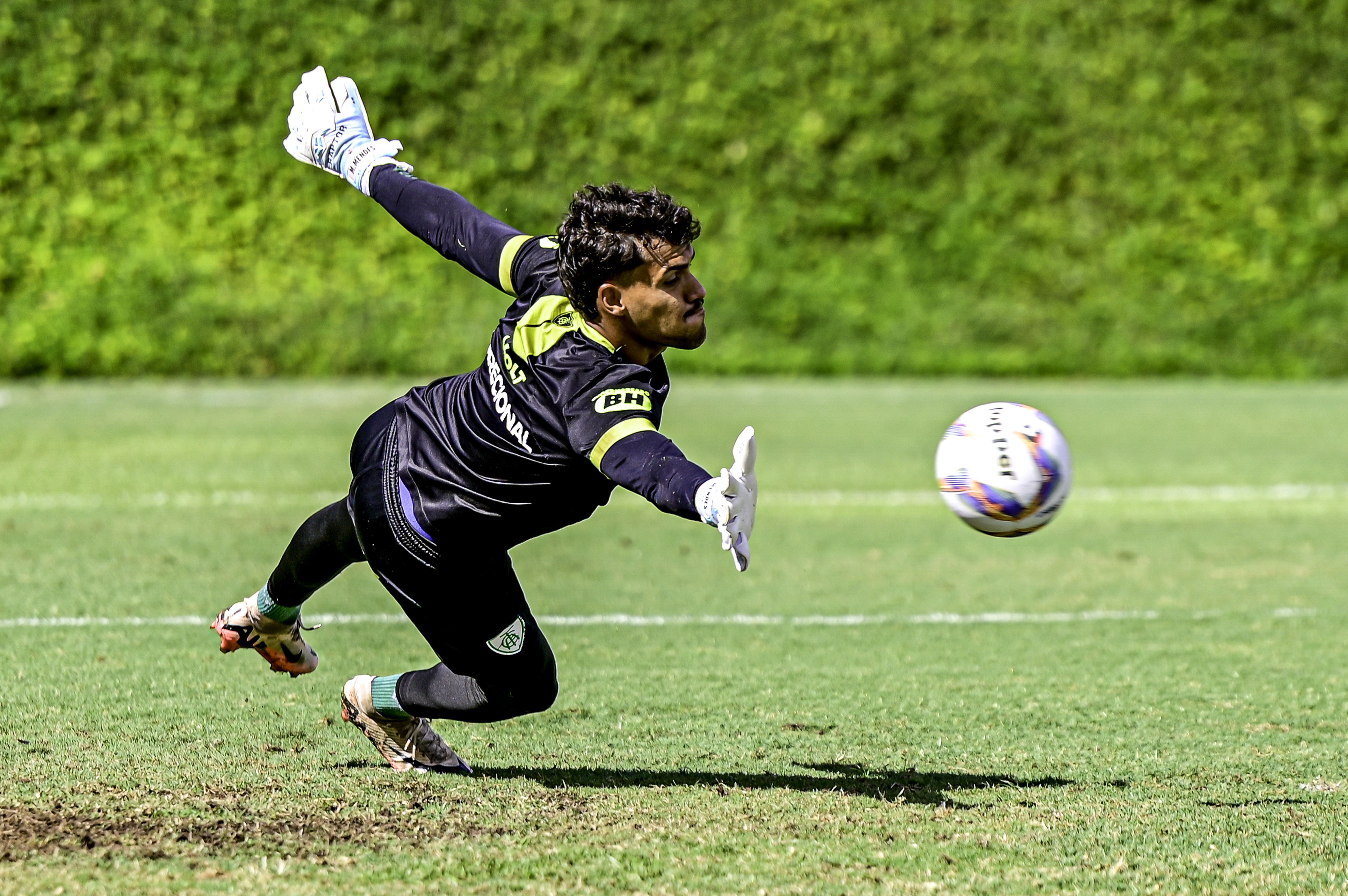 América emite nota de repúdio contra ataques virtuais sofridos por Matheus Mendes