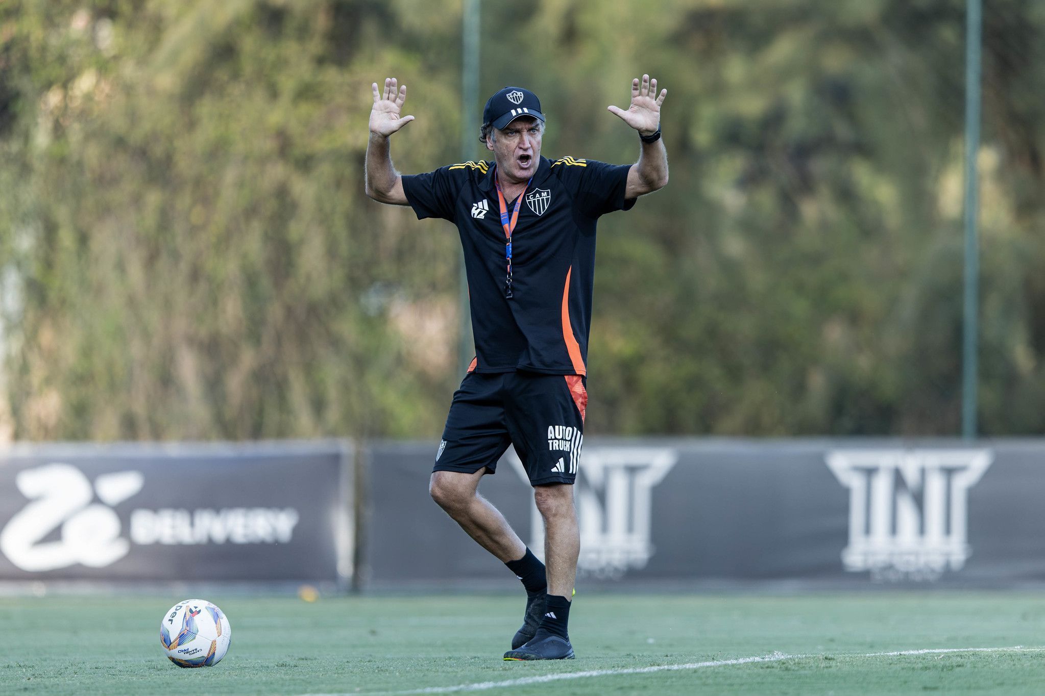 Escalação do Atlético: Cuca muda ataque para duelo pela semi do Mineiro