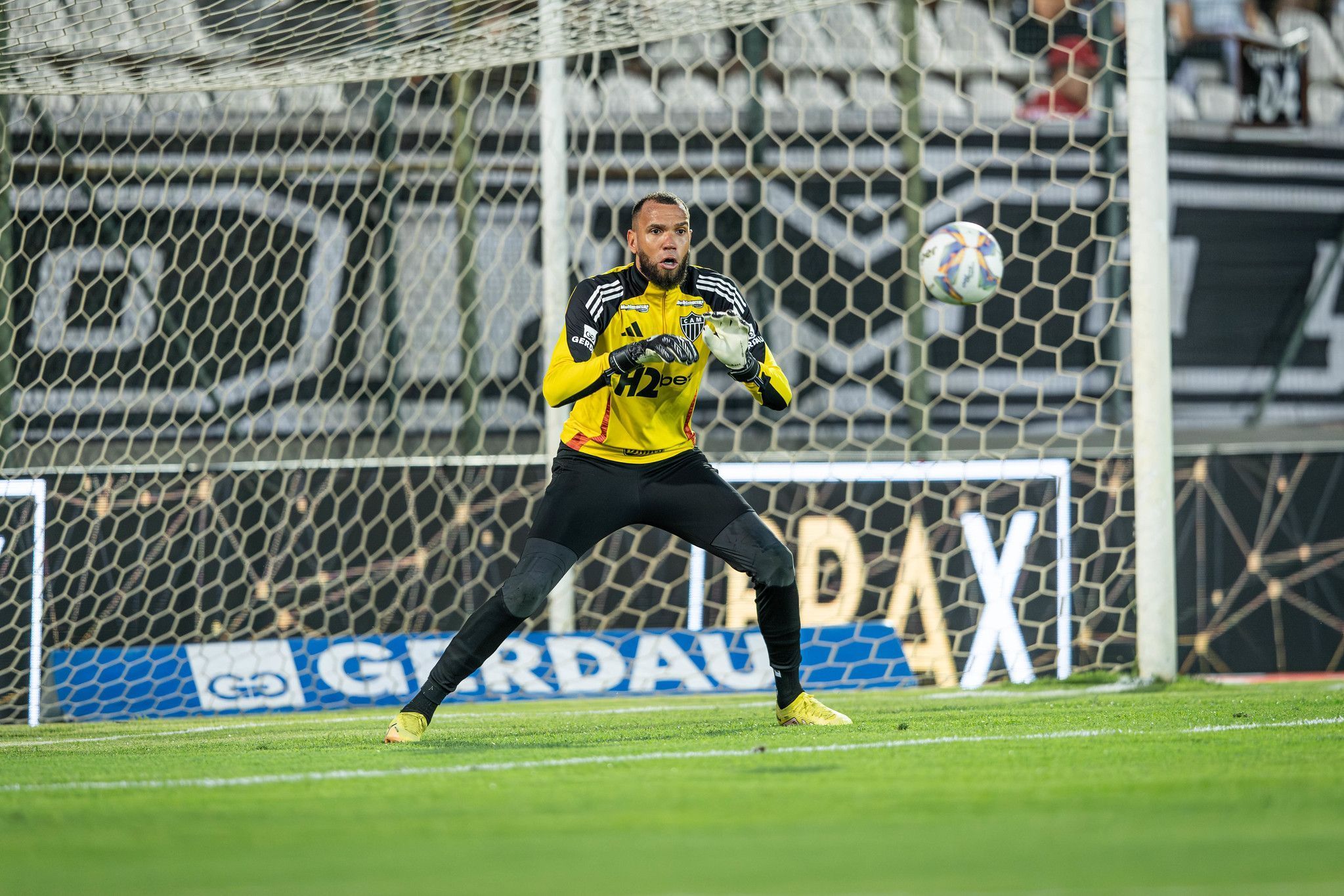 Ídolo do Atlético se derrete por Everson e defende goleiro na Seleção