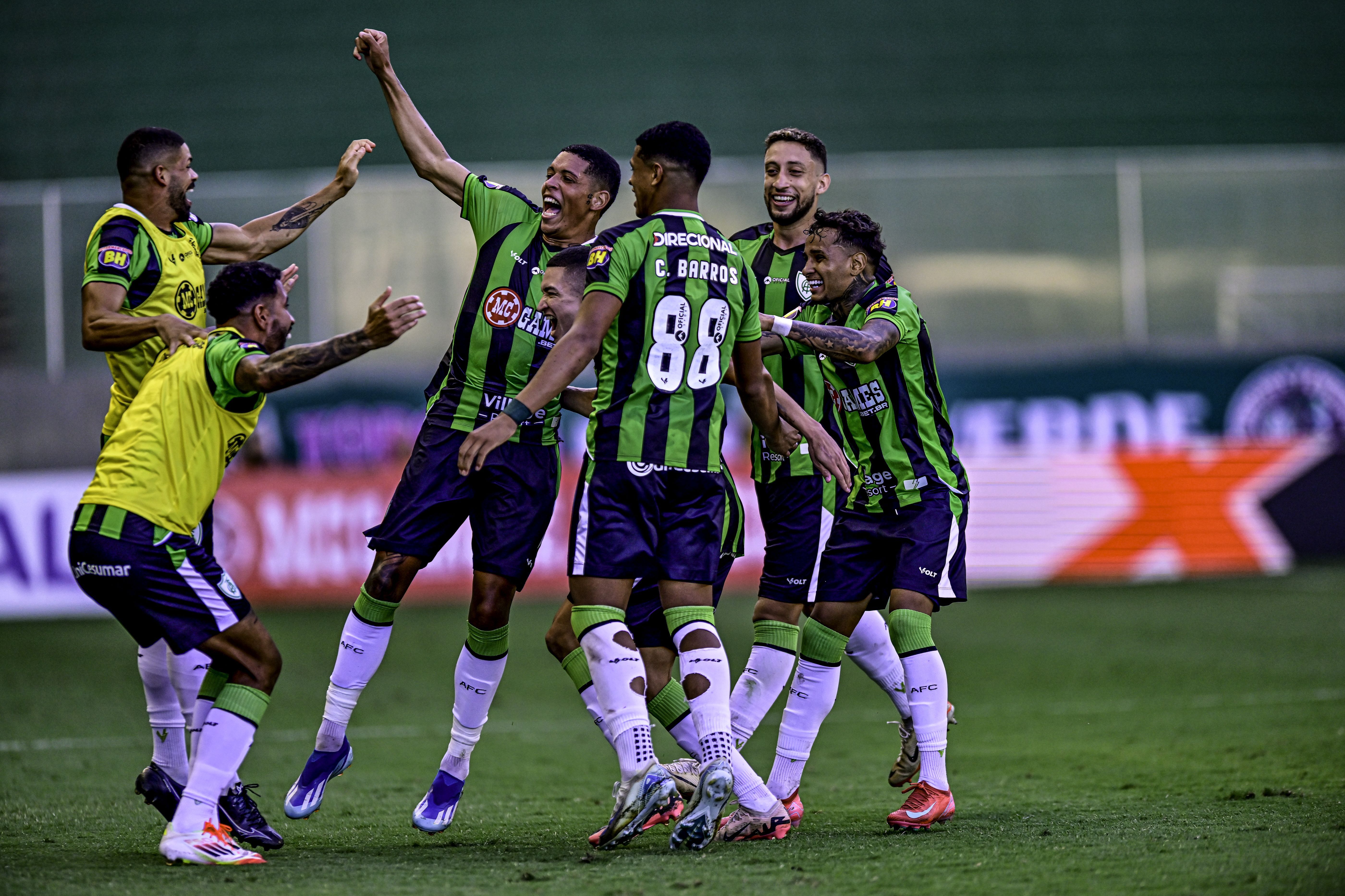 Nos pênaltis, América vence Cruzeiro e avança à final do Campeonato Mineiro