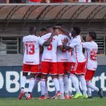 Em tarde brilhante de Vitinho, Inter bate Caxias e coloca um pé na final do Gauchão