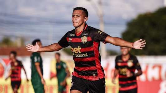 Rodrigo Atencio comemora gol pelo Sport em partida do Campeonato Pernambucano