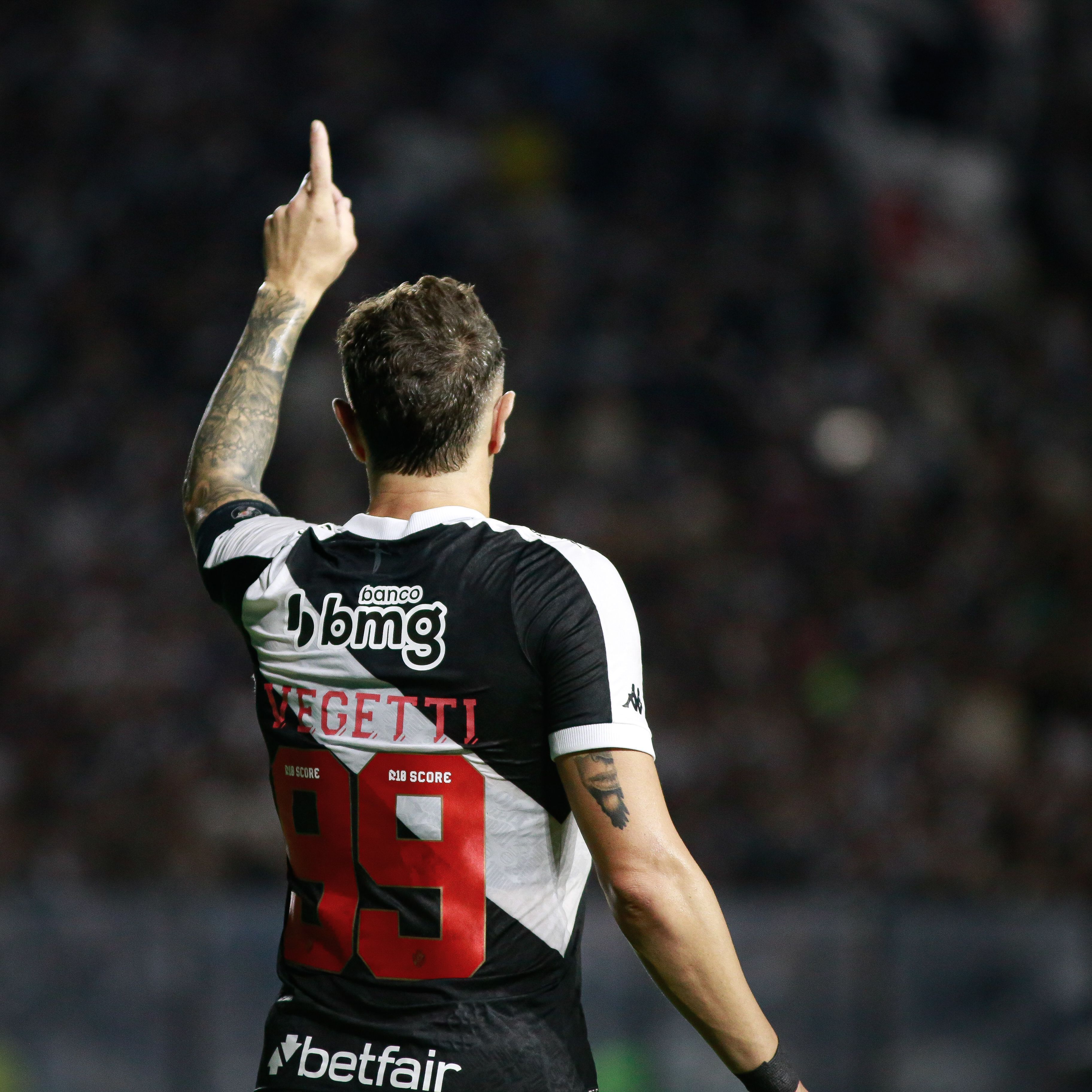 Vegetti, do Vasco, manda recado ao Flamengo para a semifinal do Carioca