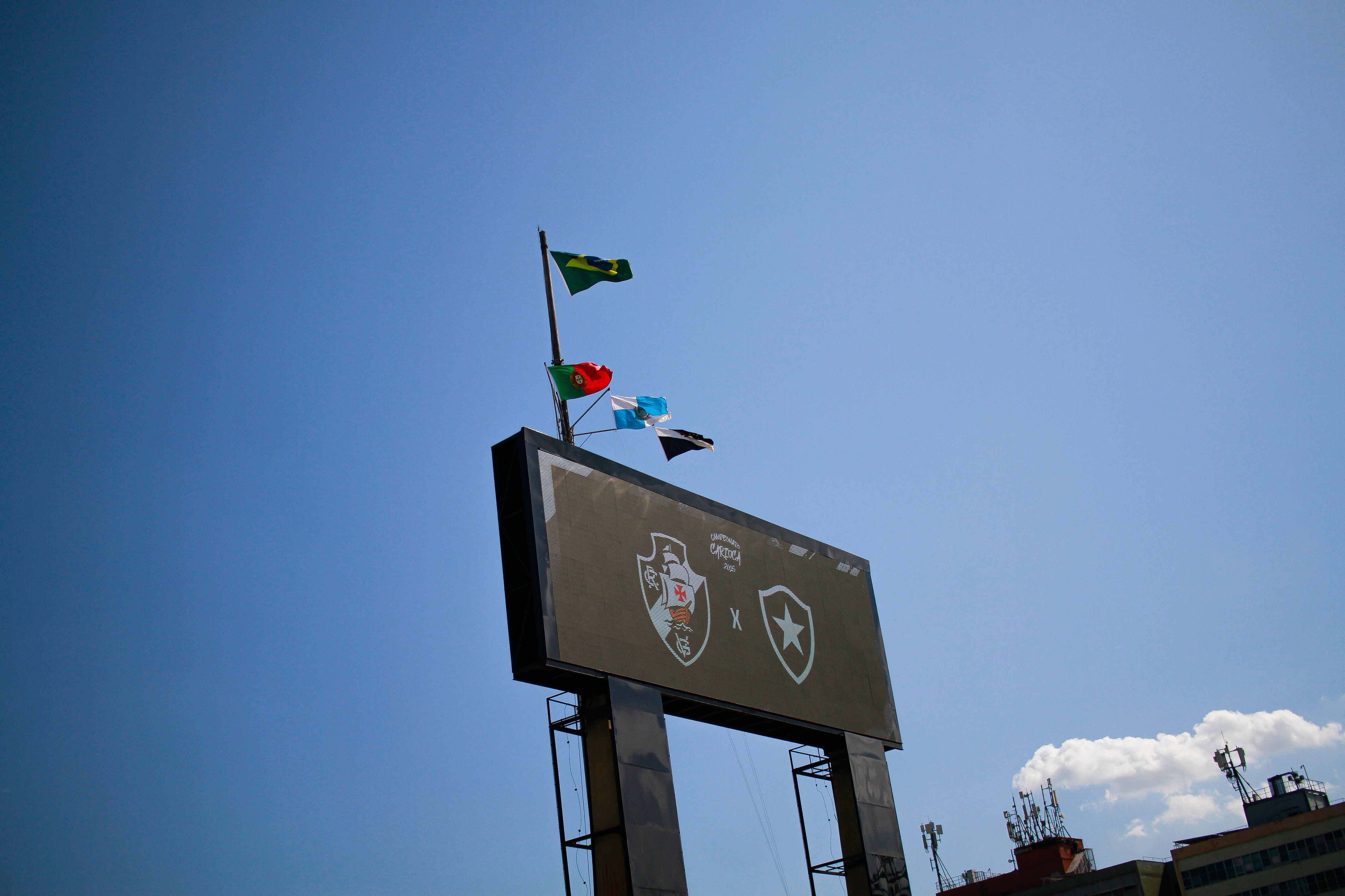 Vasco x Botafogo: veja as escalações para clássico pelo Carioca