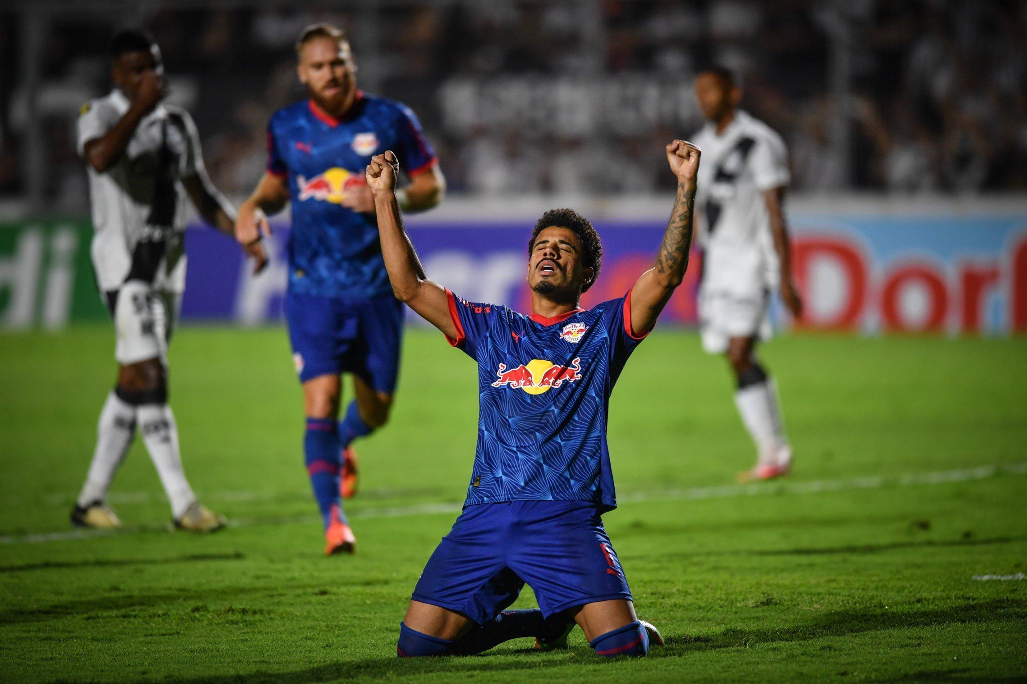 Palmeiras tem interesse na contratação de Lucas Evangelista, do Bragantino