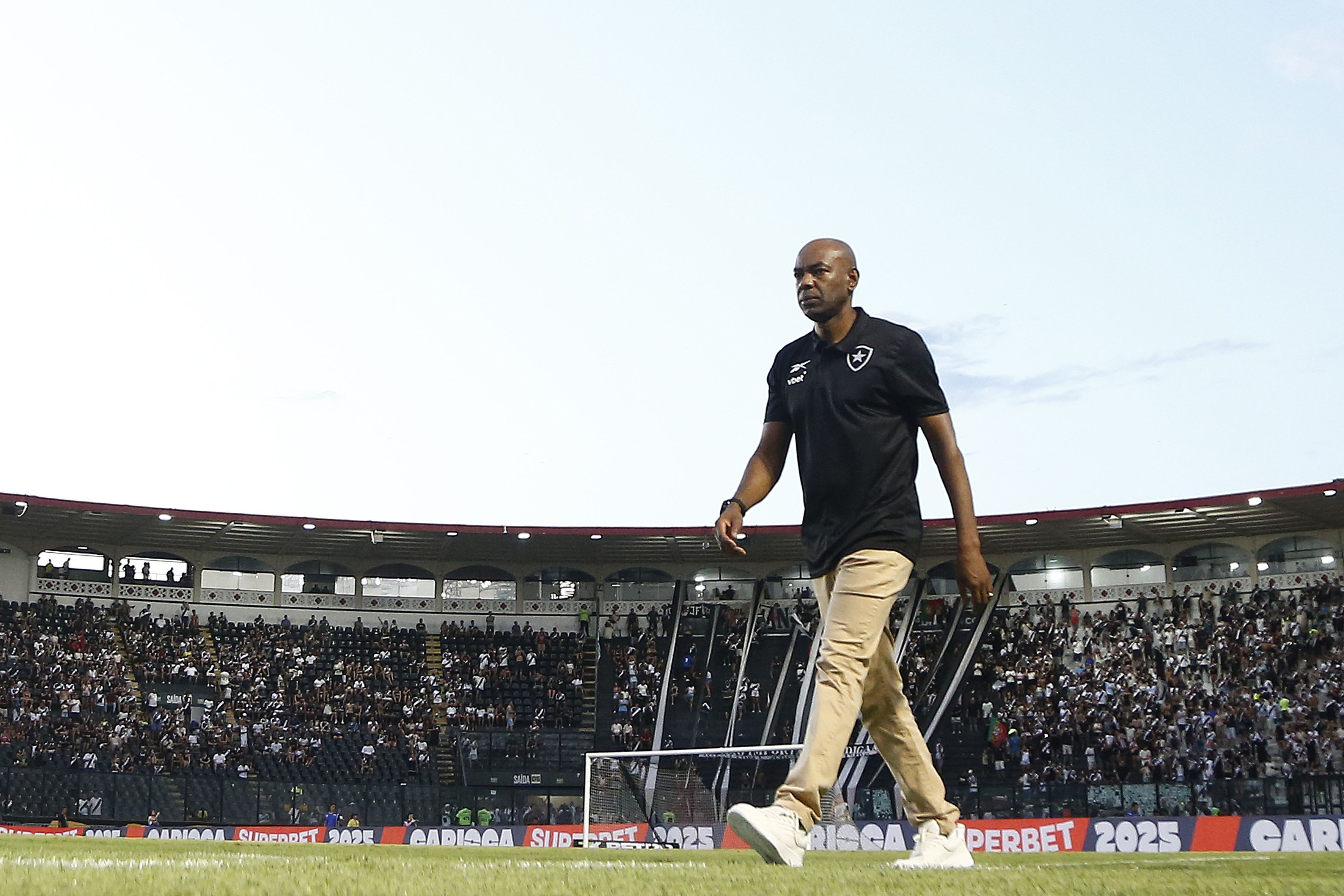 Caçapa assume parcela de culpa em queda do Botafogo no Carioca e foca na Recopa