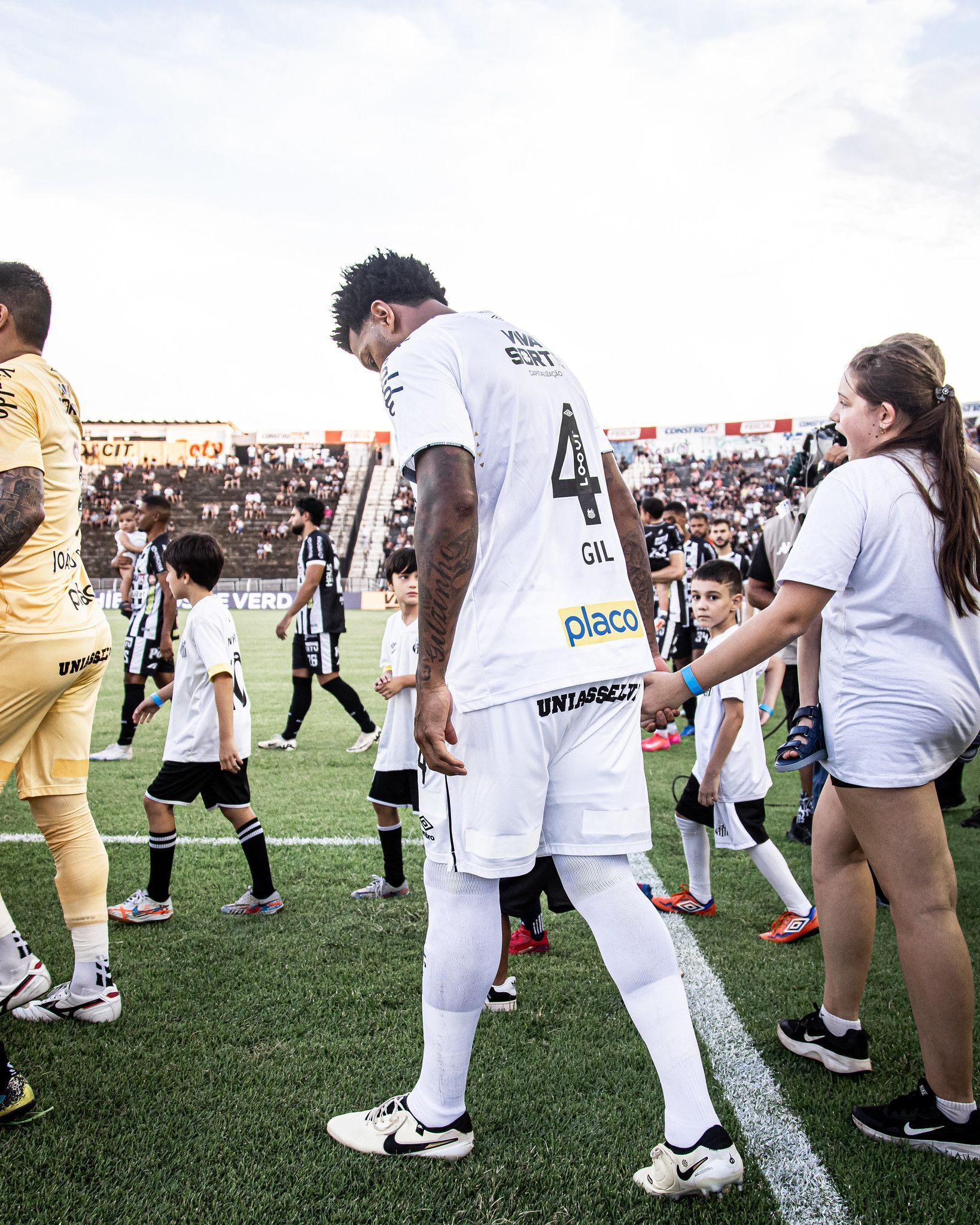 Após reviravolta, Gil reencontra Corinthians em Itaquera como um pilar do Santos