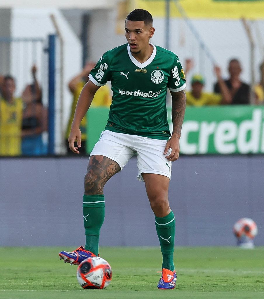 Por mais minutos em campo, zagueiro pode ser negociado pelo Palmeiras