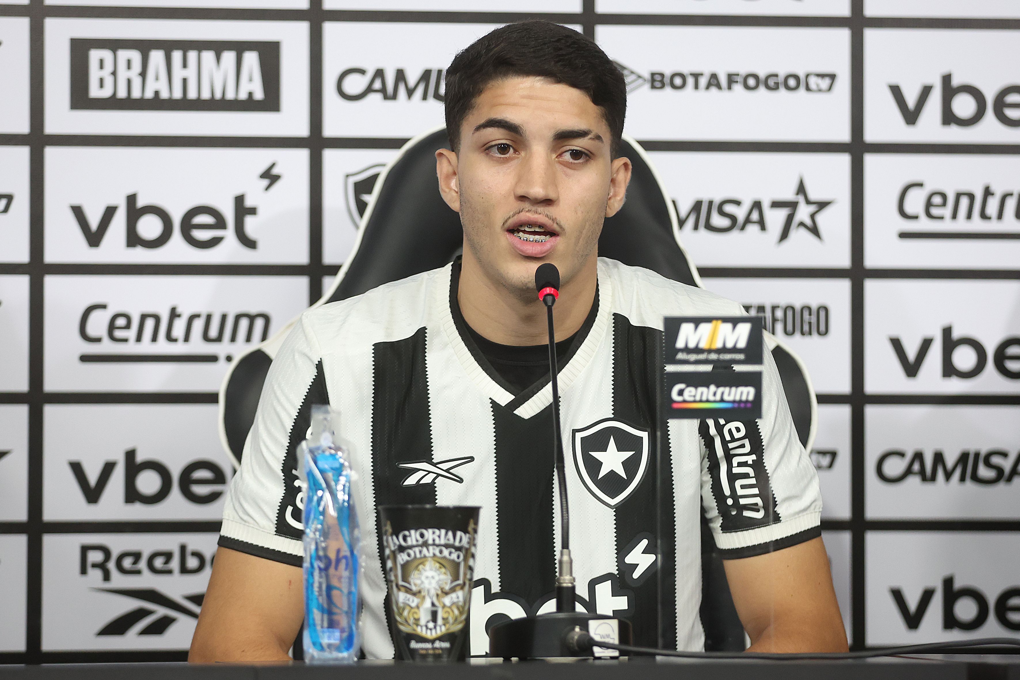 Reforço afasta rumor de que não desejava ir para o Botafogo: 'Queria em 2024'