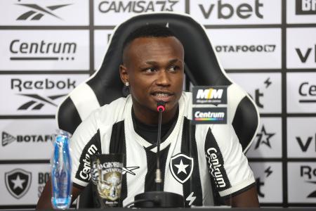Nathan Fernandes tem passagem discreta no Botafogo, até aqui
