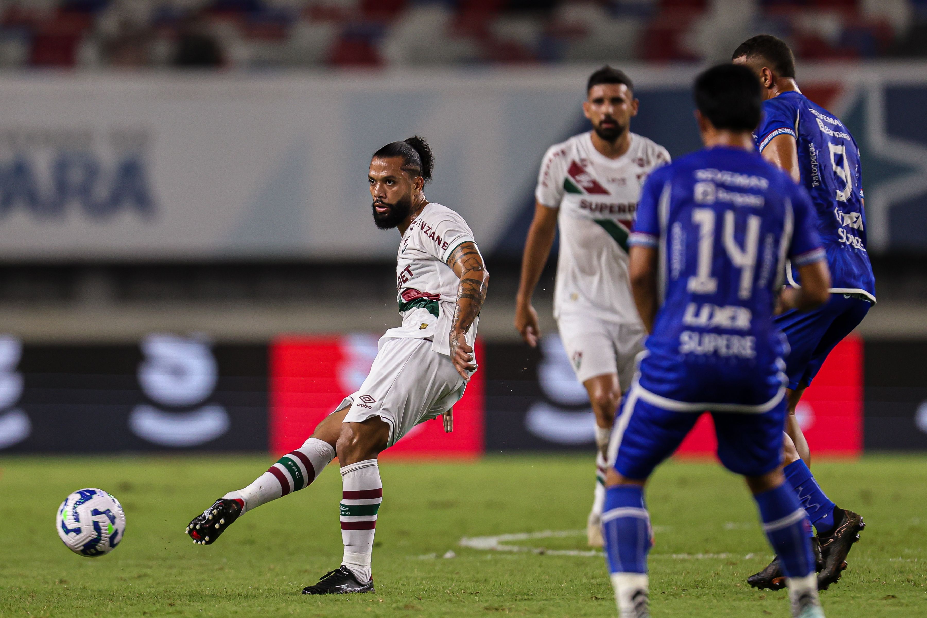 Mano Menezes opina sobre estreia de ex-Atlético com a camisa do Fluminense