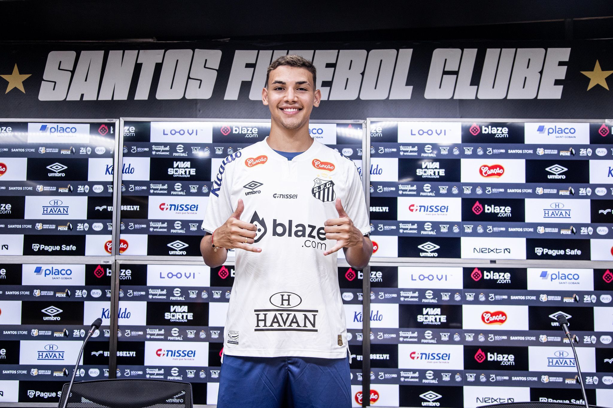 Apresentado no Santos, Deivid Washington fala sobre sensação de jogar com Neymar