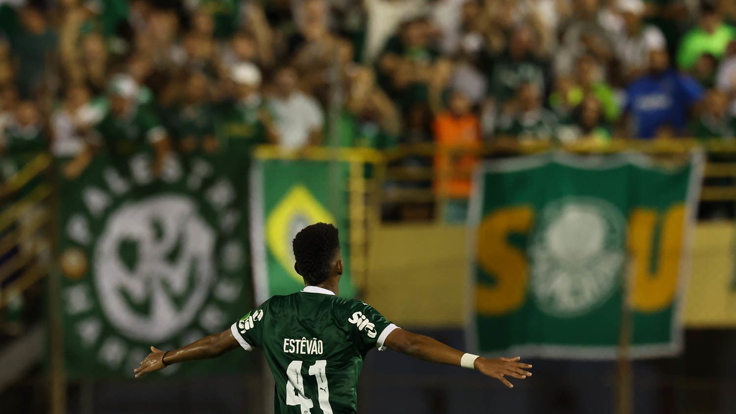 Estêvão fala em tom de despedida após classificação do Palmeiras: 'Quero retribuir'