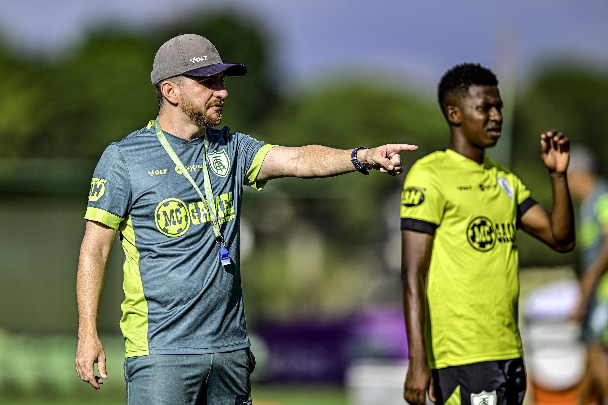 Meia negociado pelo Cruzeiro faz primeira atividade como reforço do América