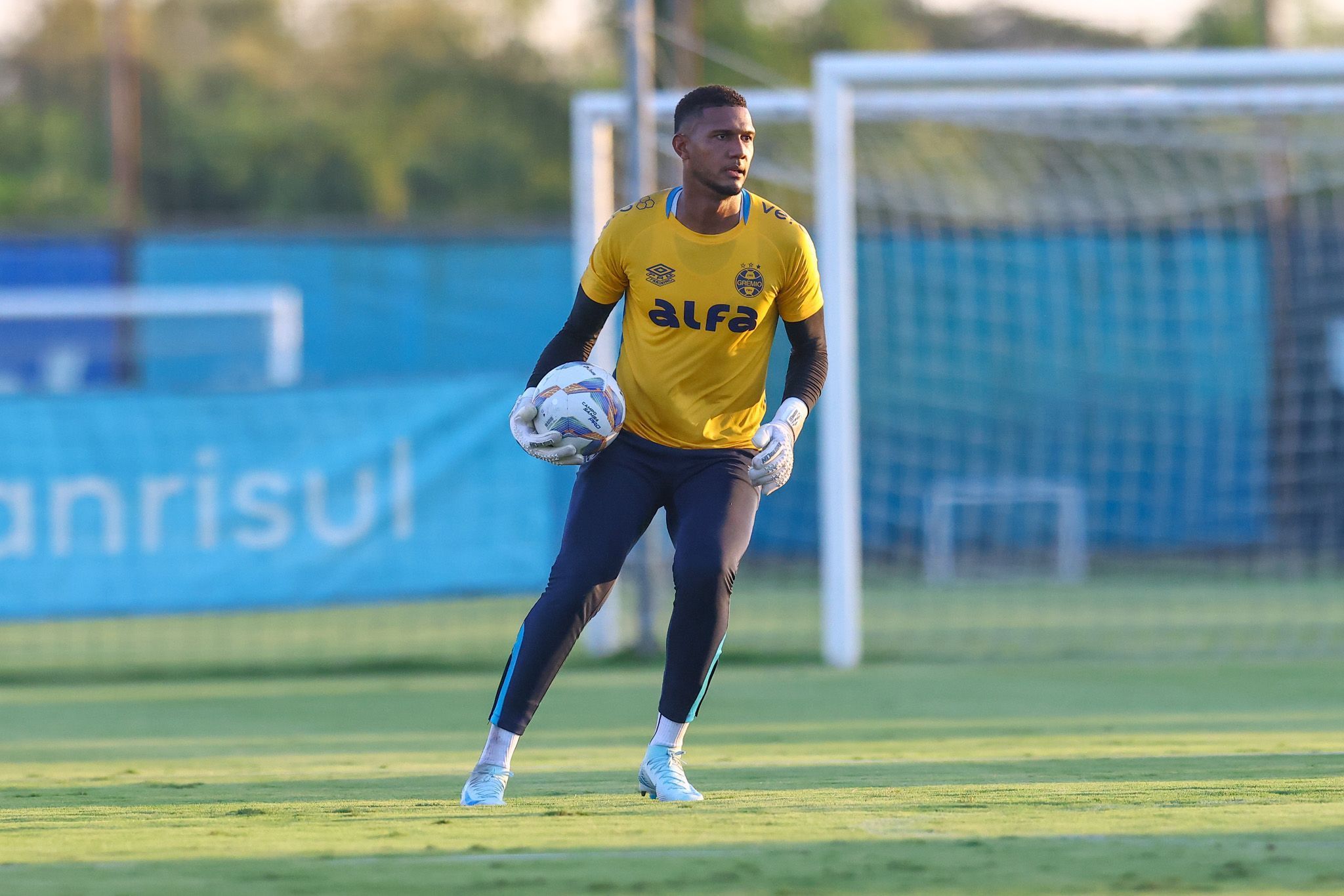 Goleiro do Grêmio se aproxima do Athletic; veja detalhes