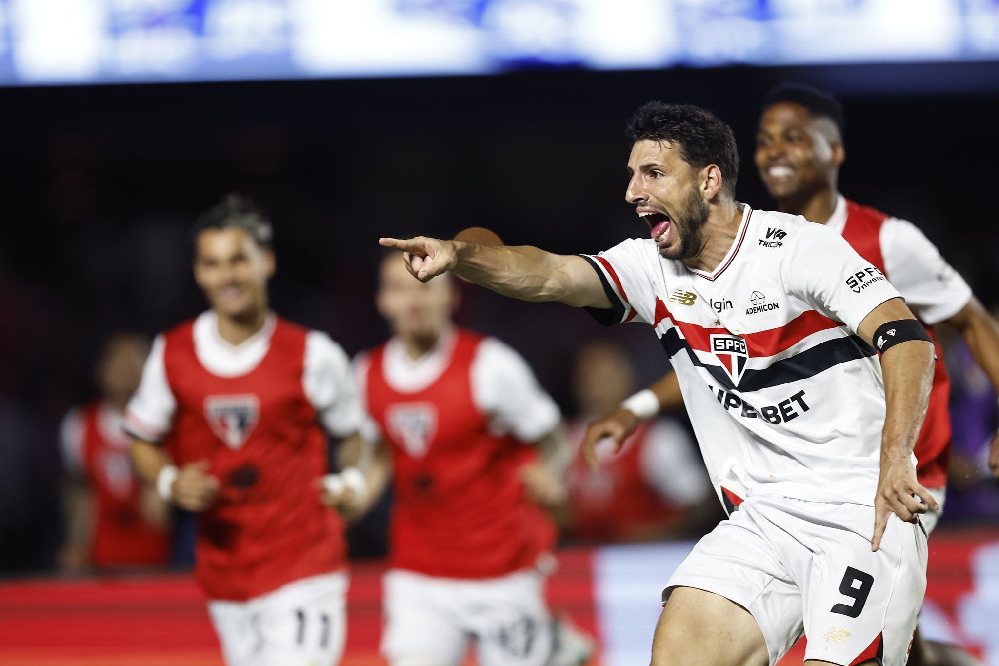 São Paulo vence o Novorizontino pelo placar mínimo e avança à semi do Paulista