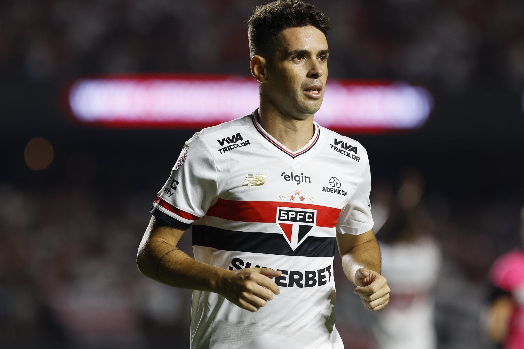 São Paulo deve renovar com patrocinador que paga parte do salário de Oscar
