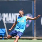 Braithwaite retorna ao Grêmio após tratamento de lesão na Europa